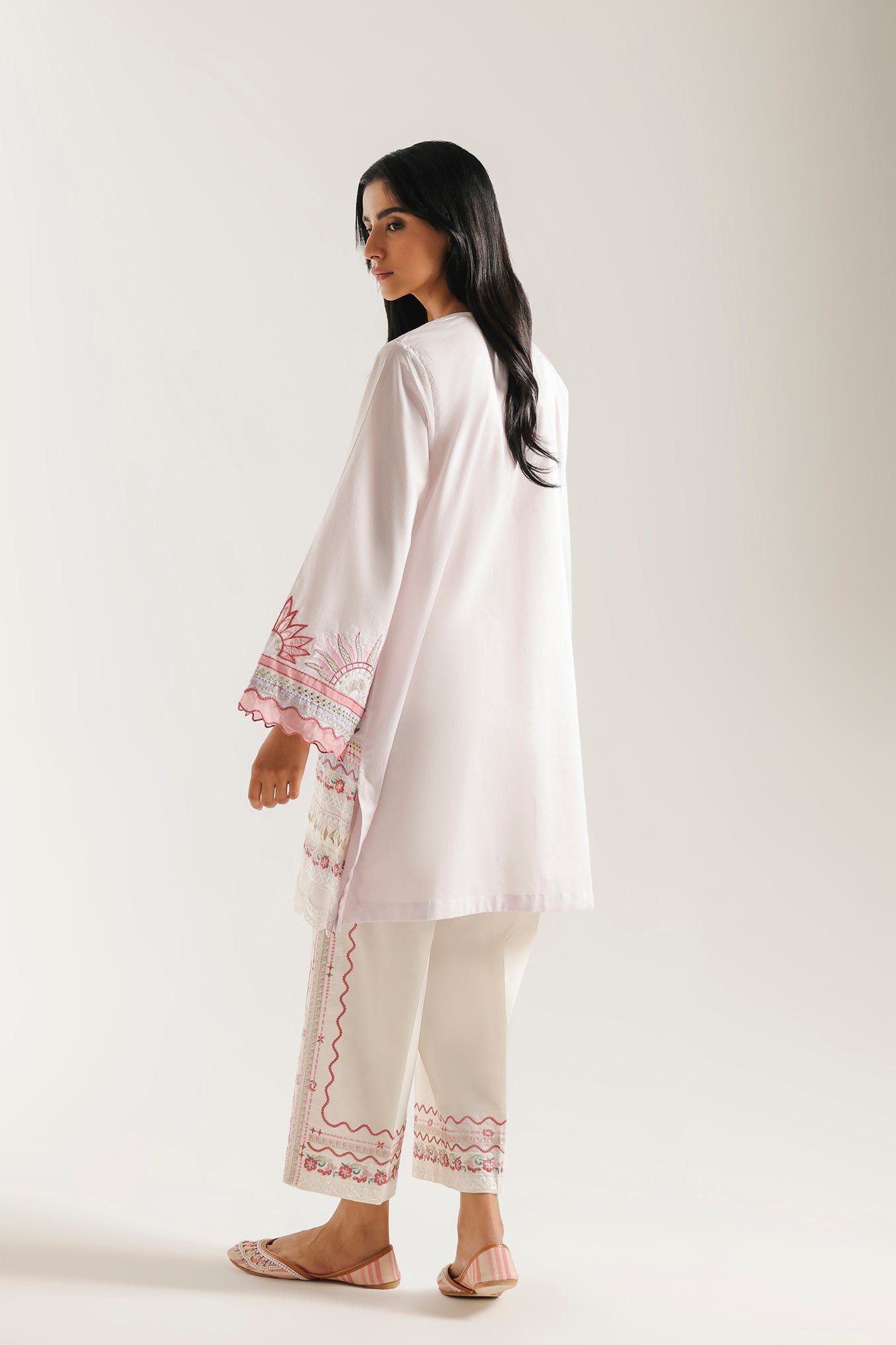EMBROIDERED SUIT (E4638/103/531)