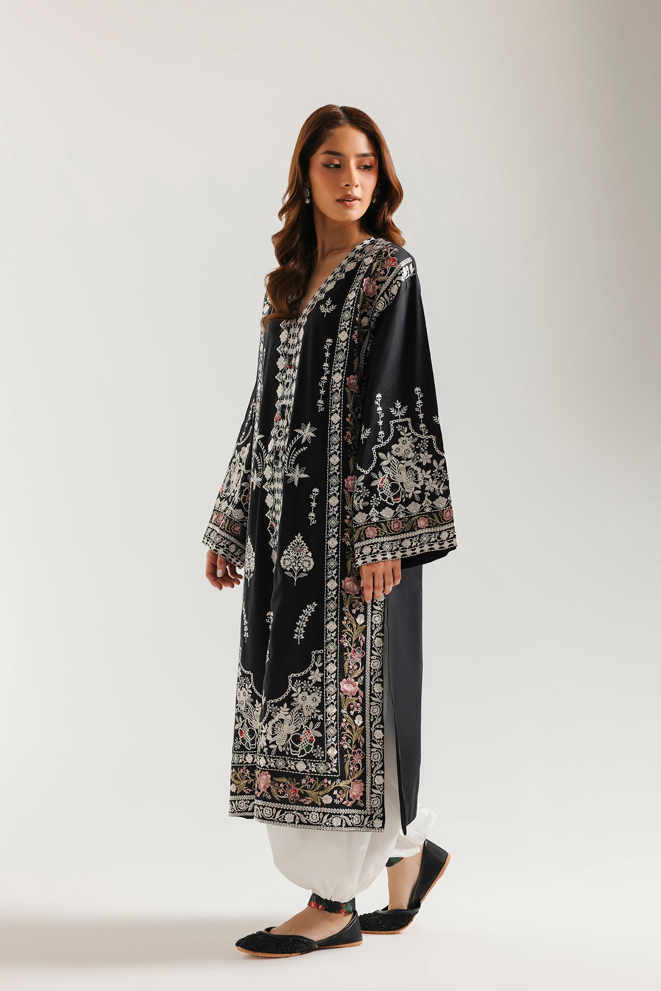 EMBROIDERED SUIT (E4640/103/902)