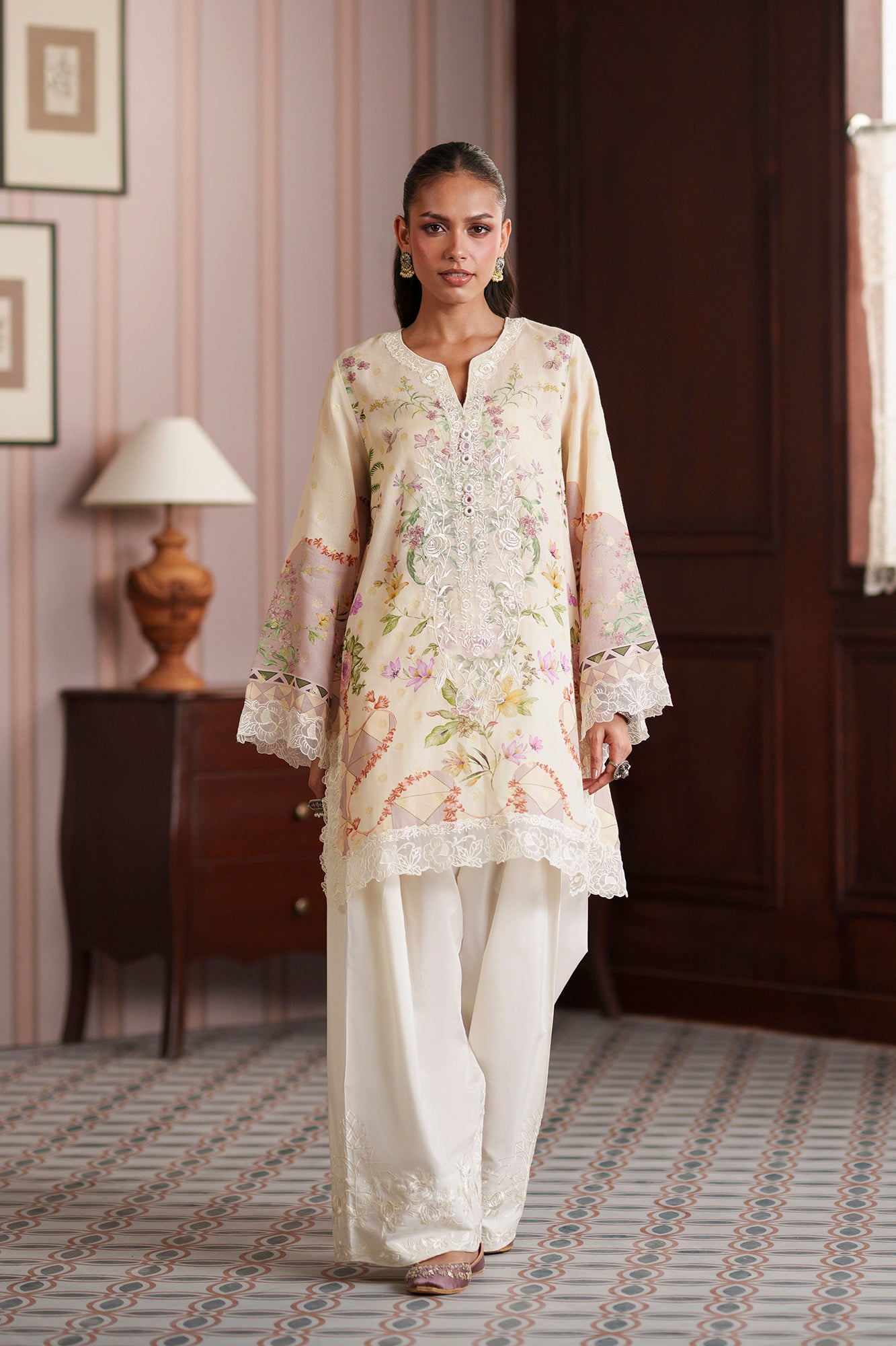 EMBROIDERED SUIT (E4647/103/006)