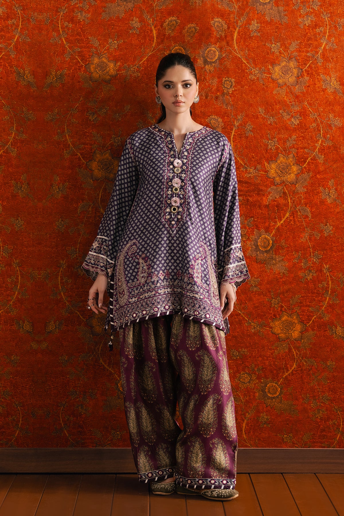 EMBROIDERED SUIT (E4702/103/622)