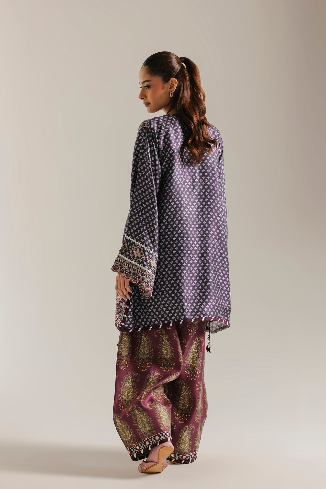 EMBROIDERED SUIT (E4702/103/622)
