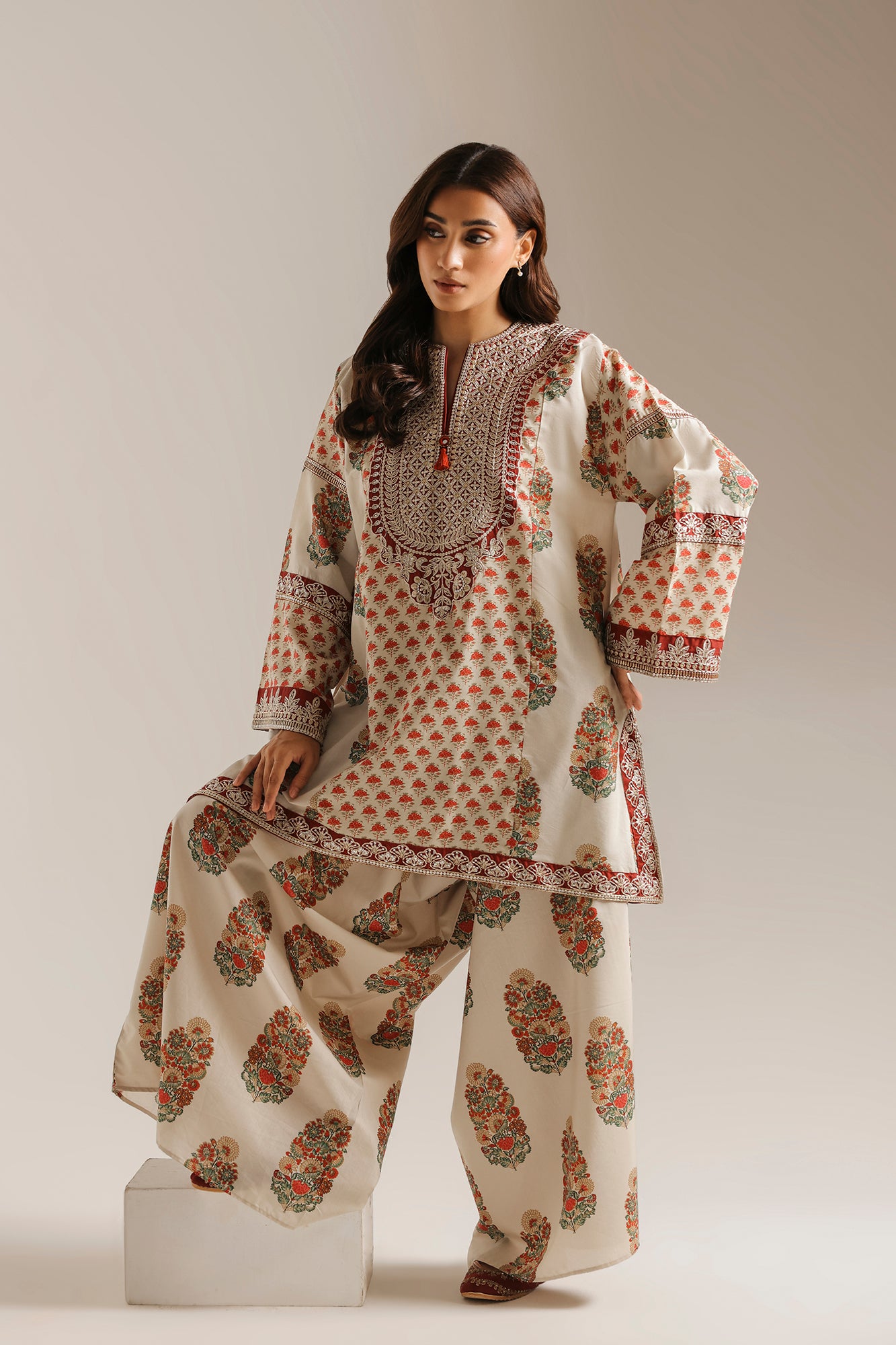 EMBROIDERED SUIT (E4715-103-004)
