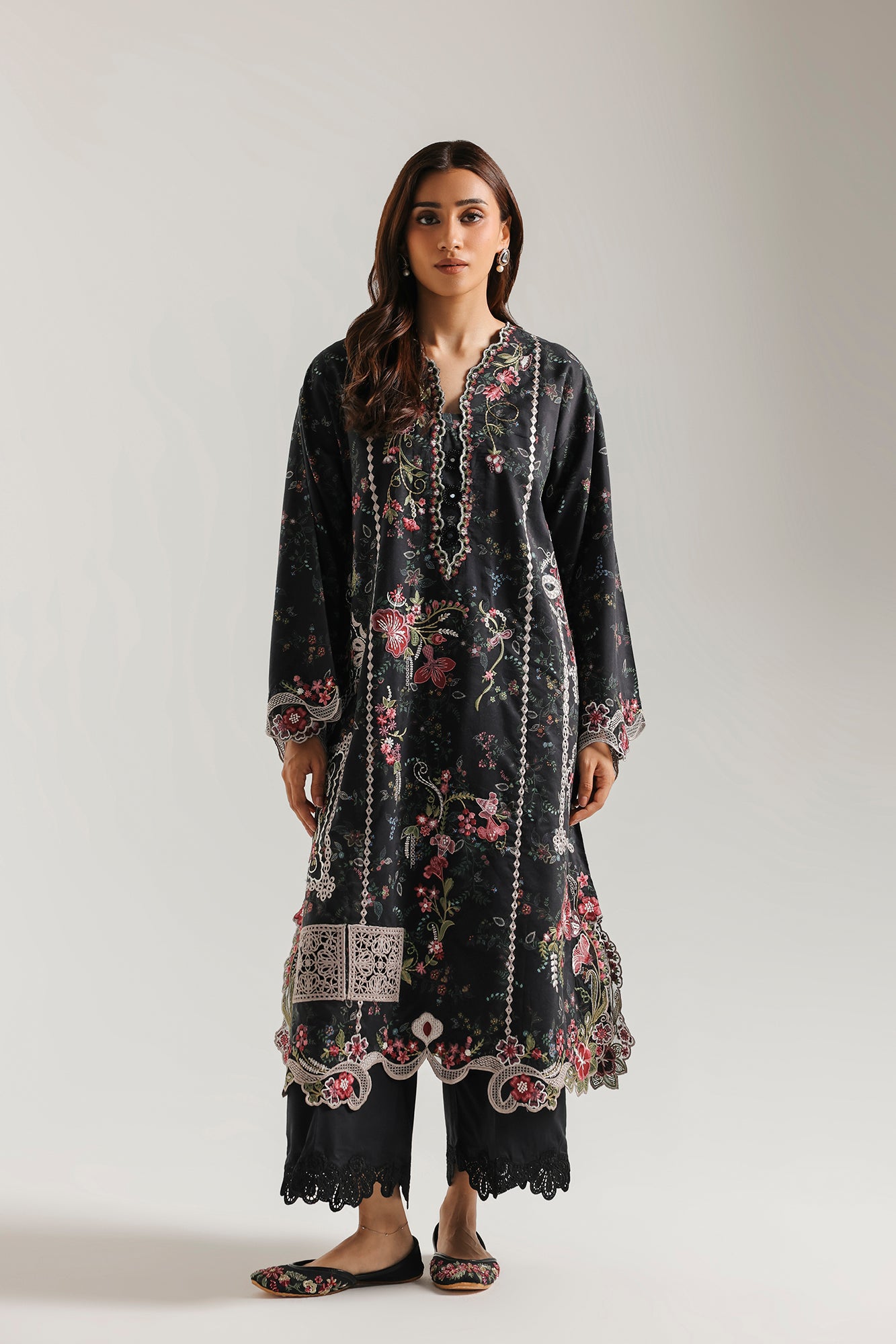 EMBROIDERED SUIT (E4721/103/902)