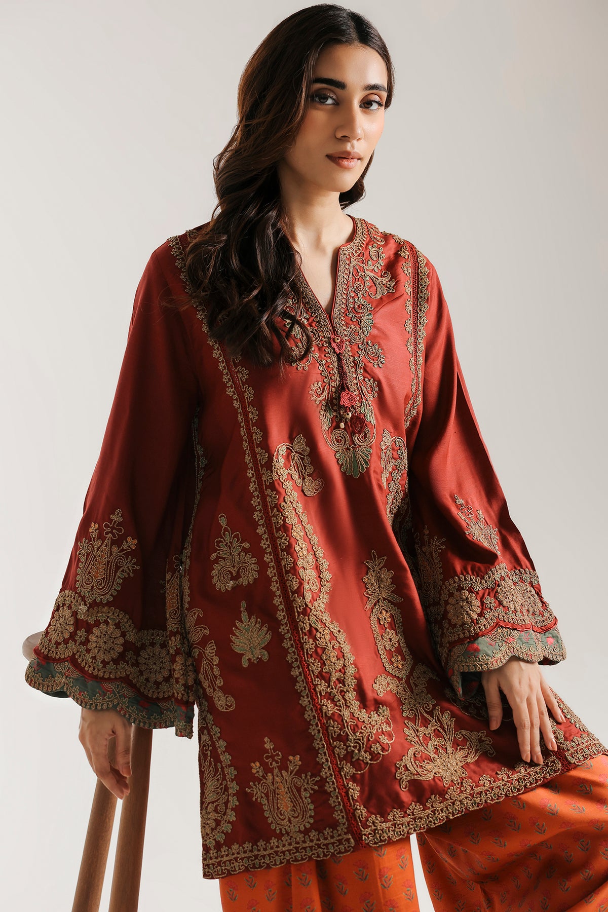 EMBROIDERED SUIT (E4739/103/304)