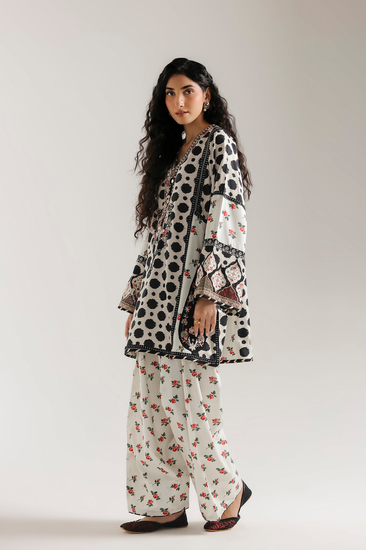 EMBROIDERED SUIT (E4760/103/002)