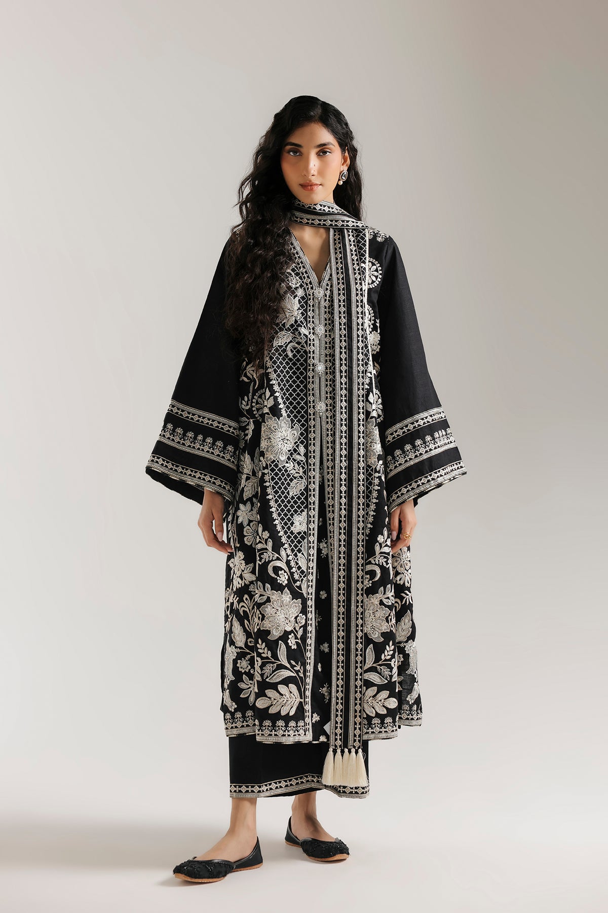 EMBROIDERED SUIT (E4780-103-901)