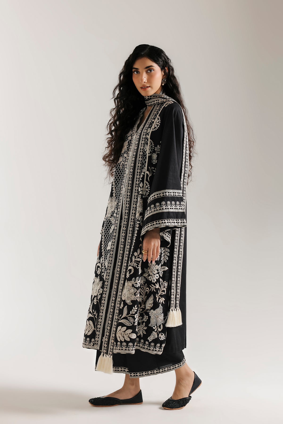 EMBROIDERED SUIT (E4780-103-901)