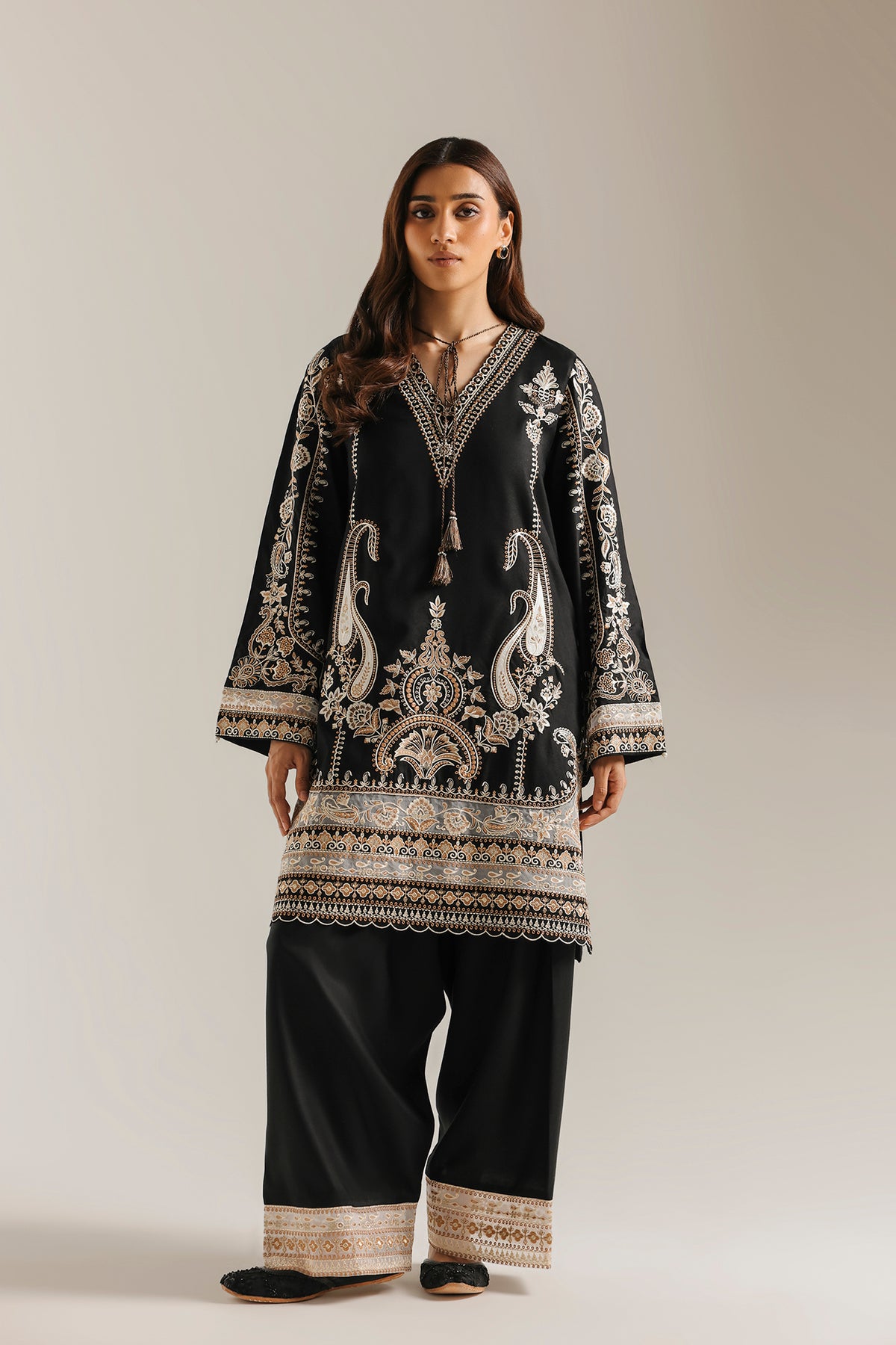 EMBROIDERED SUIT (E4812/103/901)
