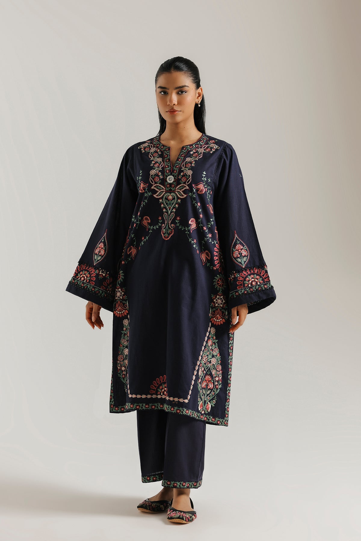 EMBROIDERED SUIT (E4886-103-621)