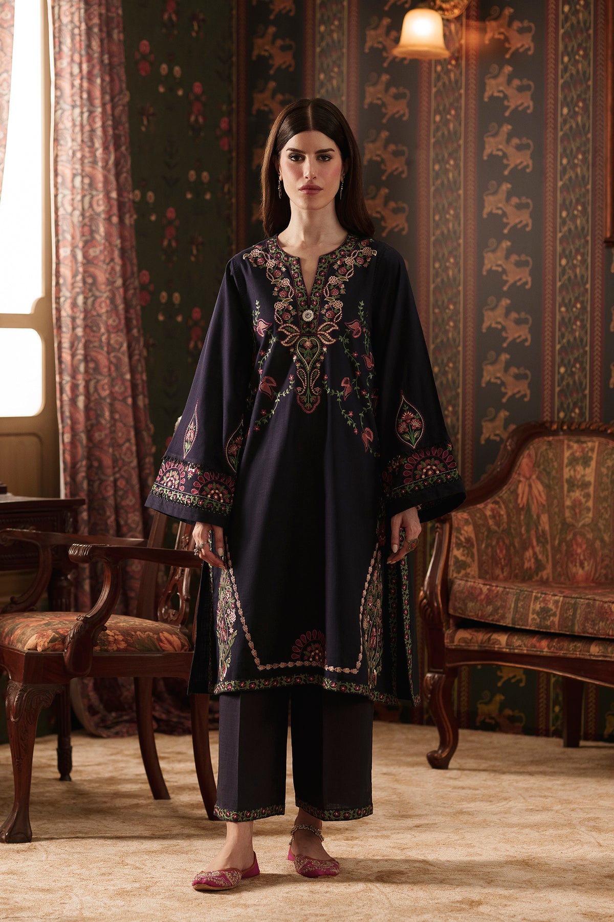 EMBROIDERED SUIT (E4886-103-621)