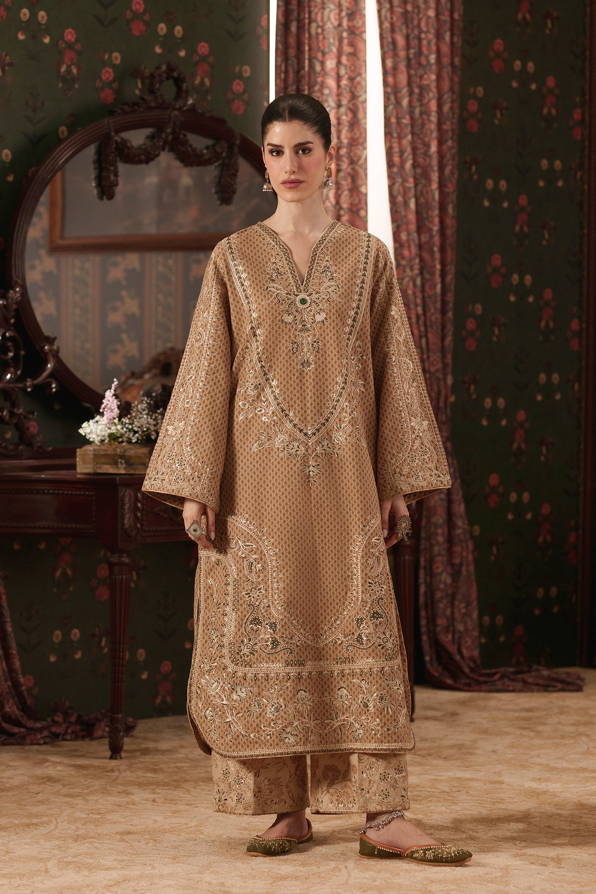 EMBROIDERED SUIT (E4925-103-808)