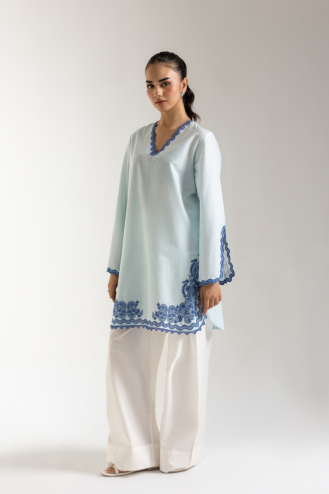 EMBROIDERED SHIRT (E5841/102/617)