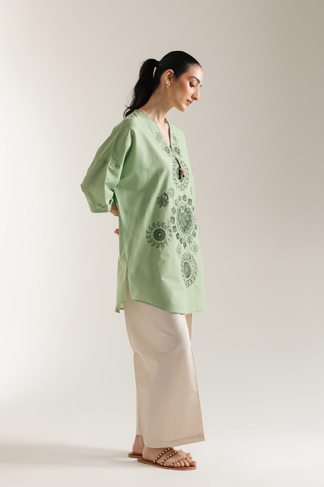 EMBROIDERED KURTI (E5842/102/725)