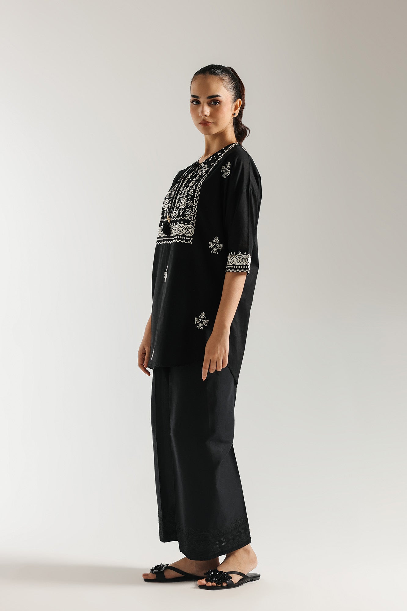 EMBROIDERED KURTI (E5855/102/902)