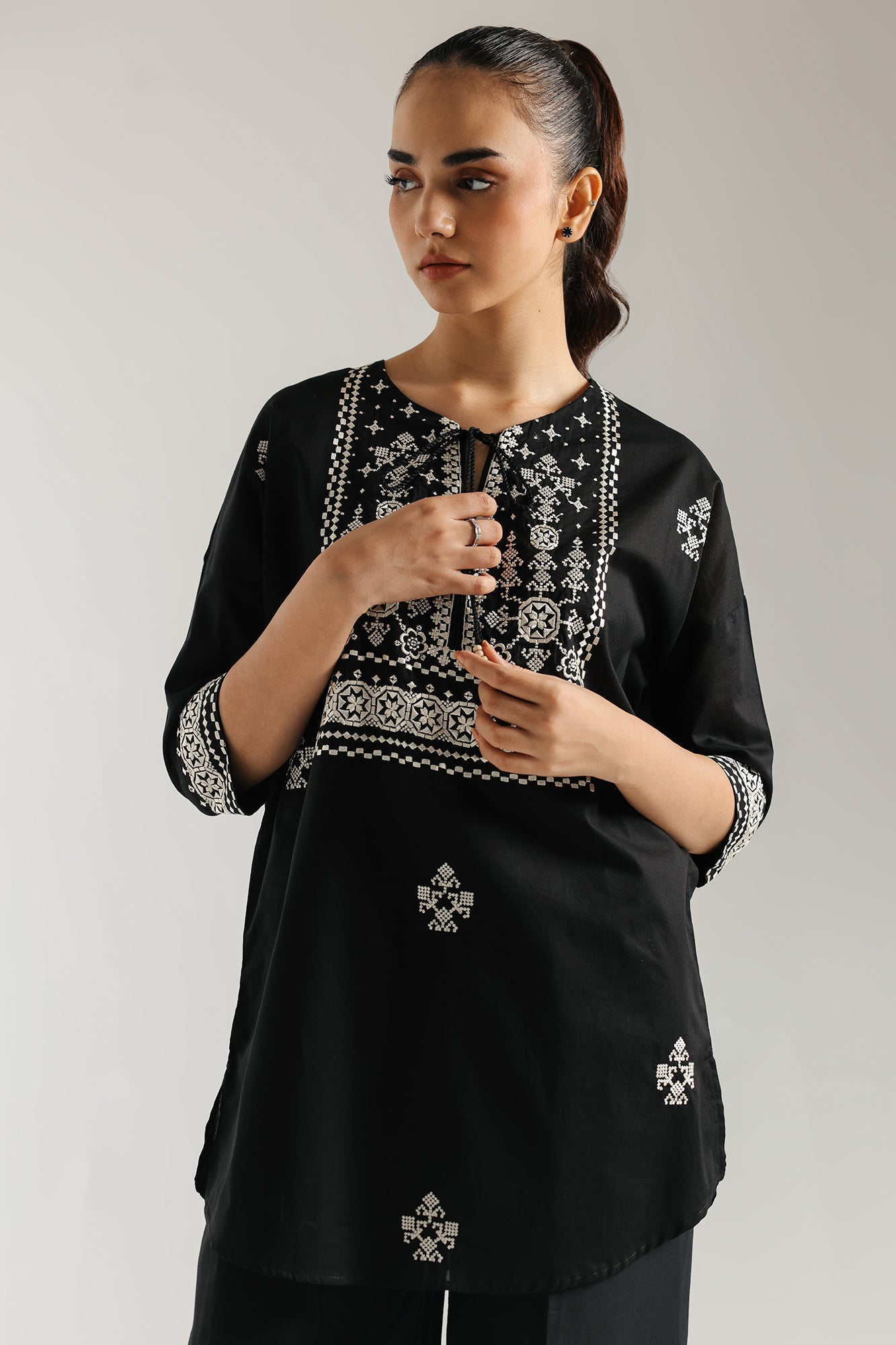 EMBROIDERED KURTI (E5855/102/902)