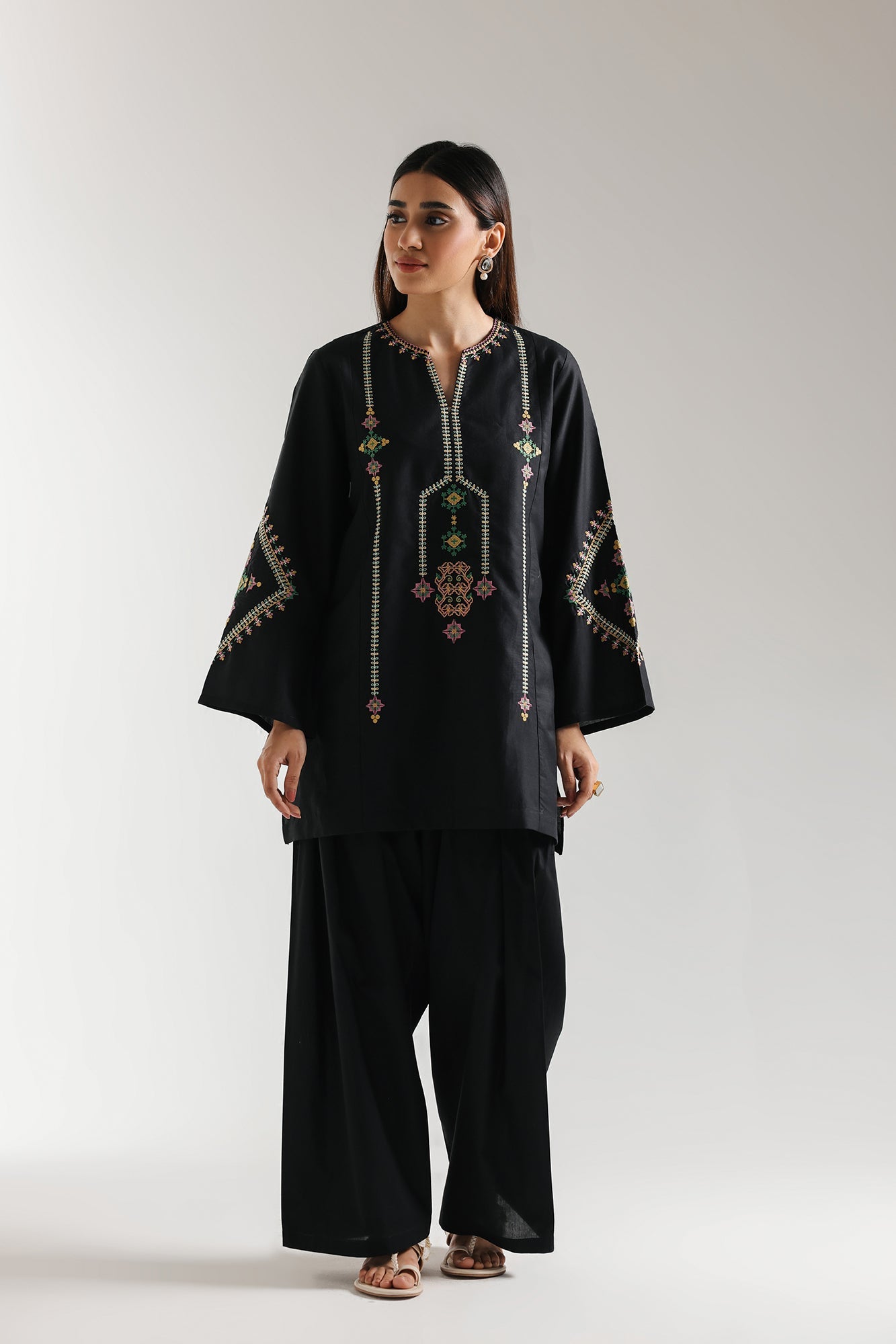 EMBROIDERED SHIRT (E5864/102/902)
