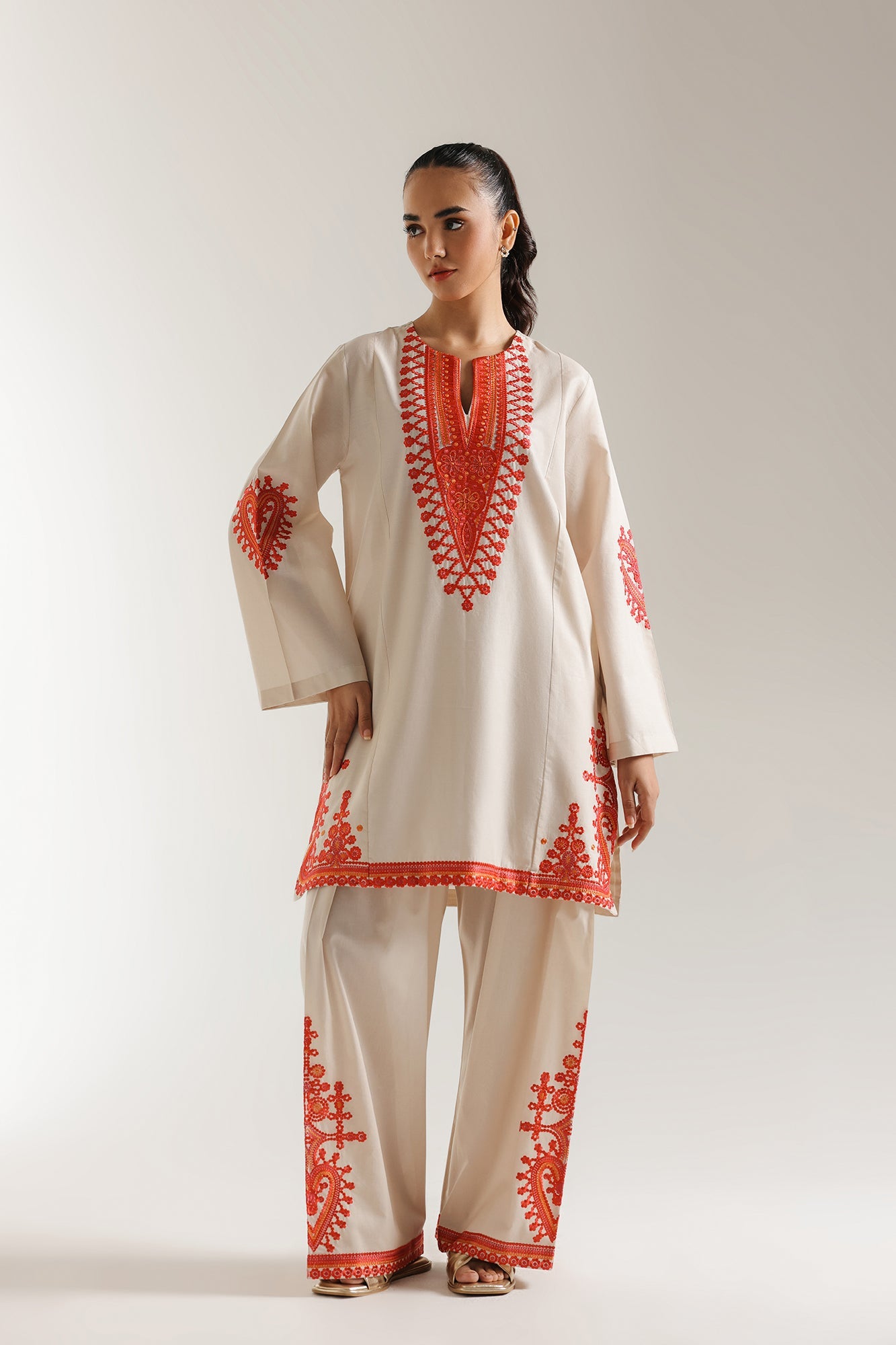 EMBROIDERED SUIT (E102/007/6091)