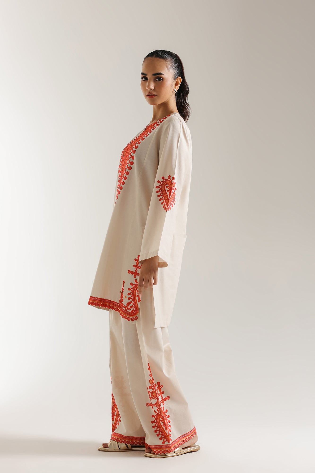 EMBROIDERED SUIT (E102/007/6091)