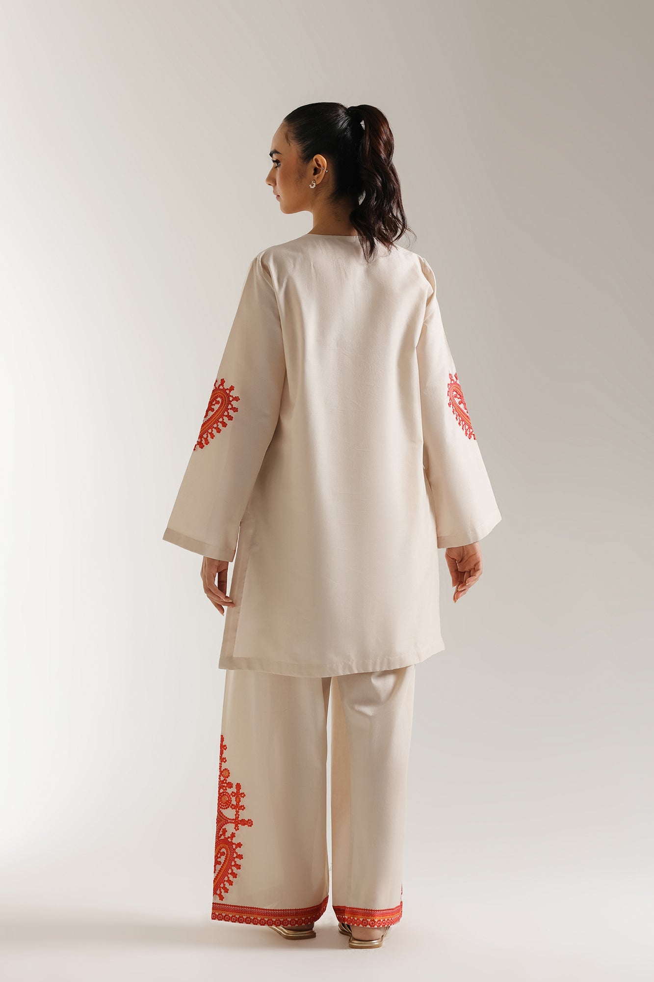 EMBROIDERED SUIT (E102/007/6091)