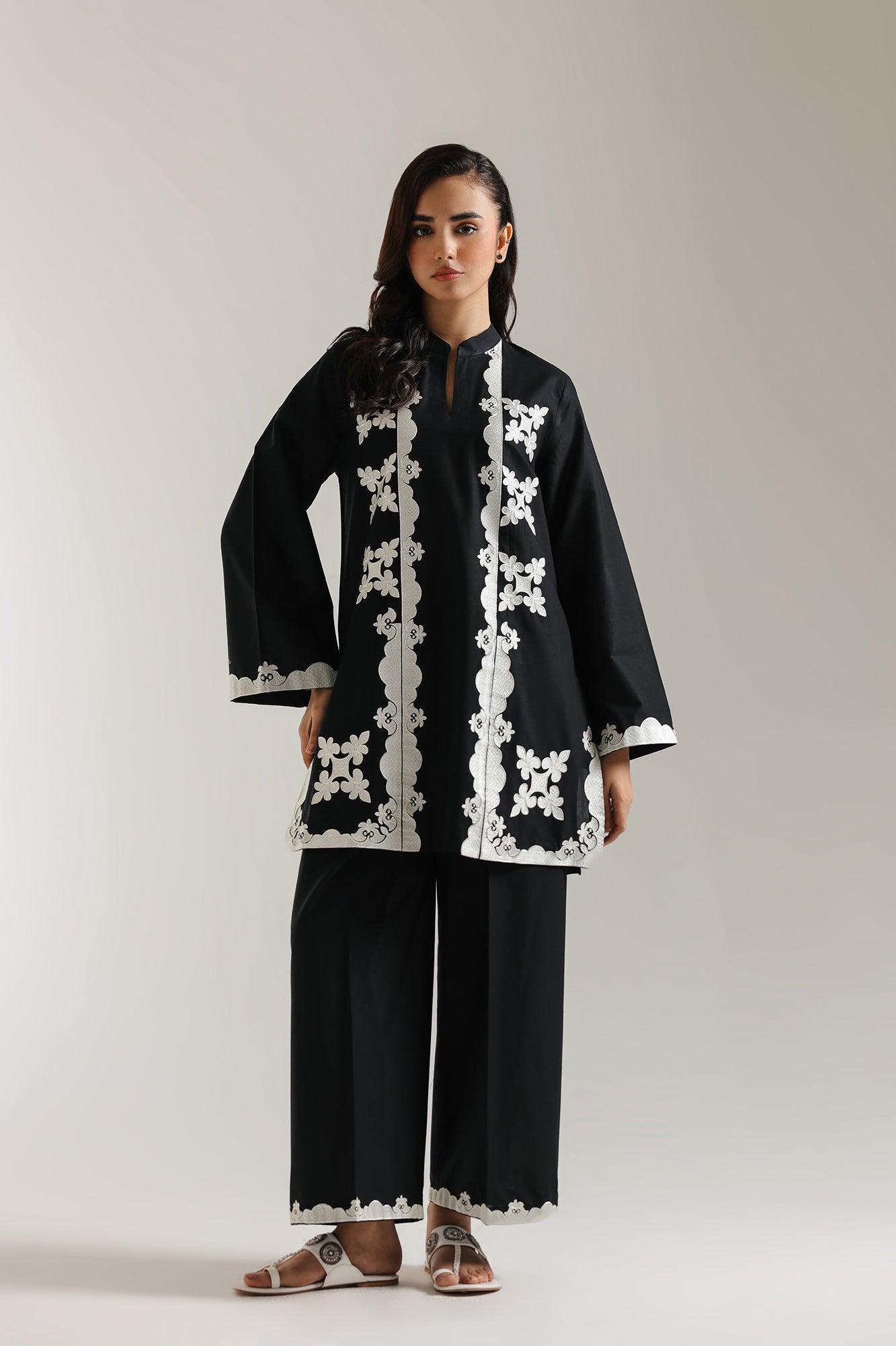 EMBROIDERED SUIT (E102/902/6113)
