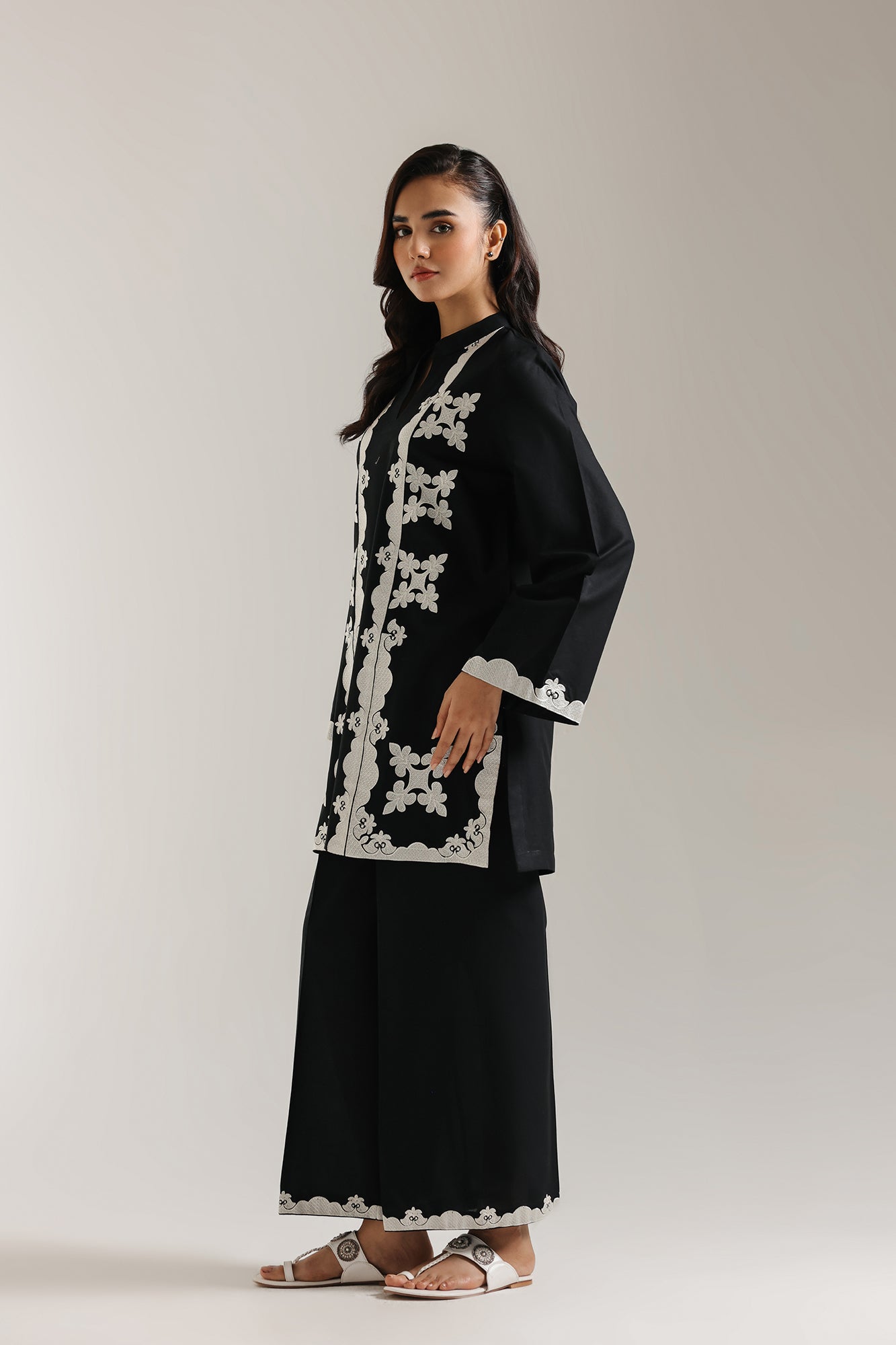 EMBROIDERED SUIT (E102/902/6113)
