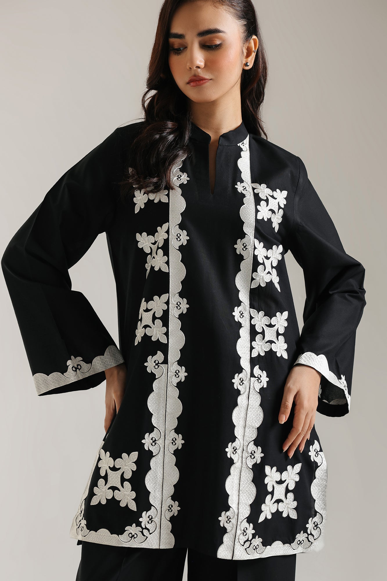 EMBROIDERED SUIT (E102/902/6113)