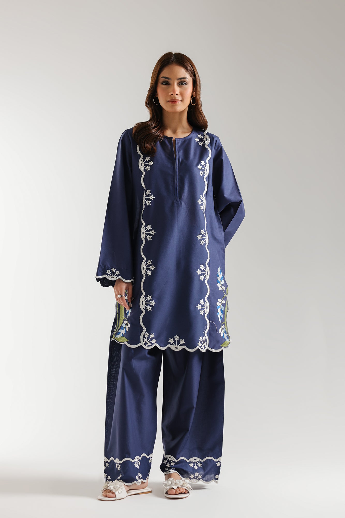 EMBROIDERED SUIT (E102/621/6114)