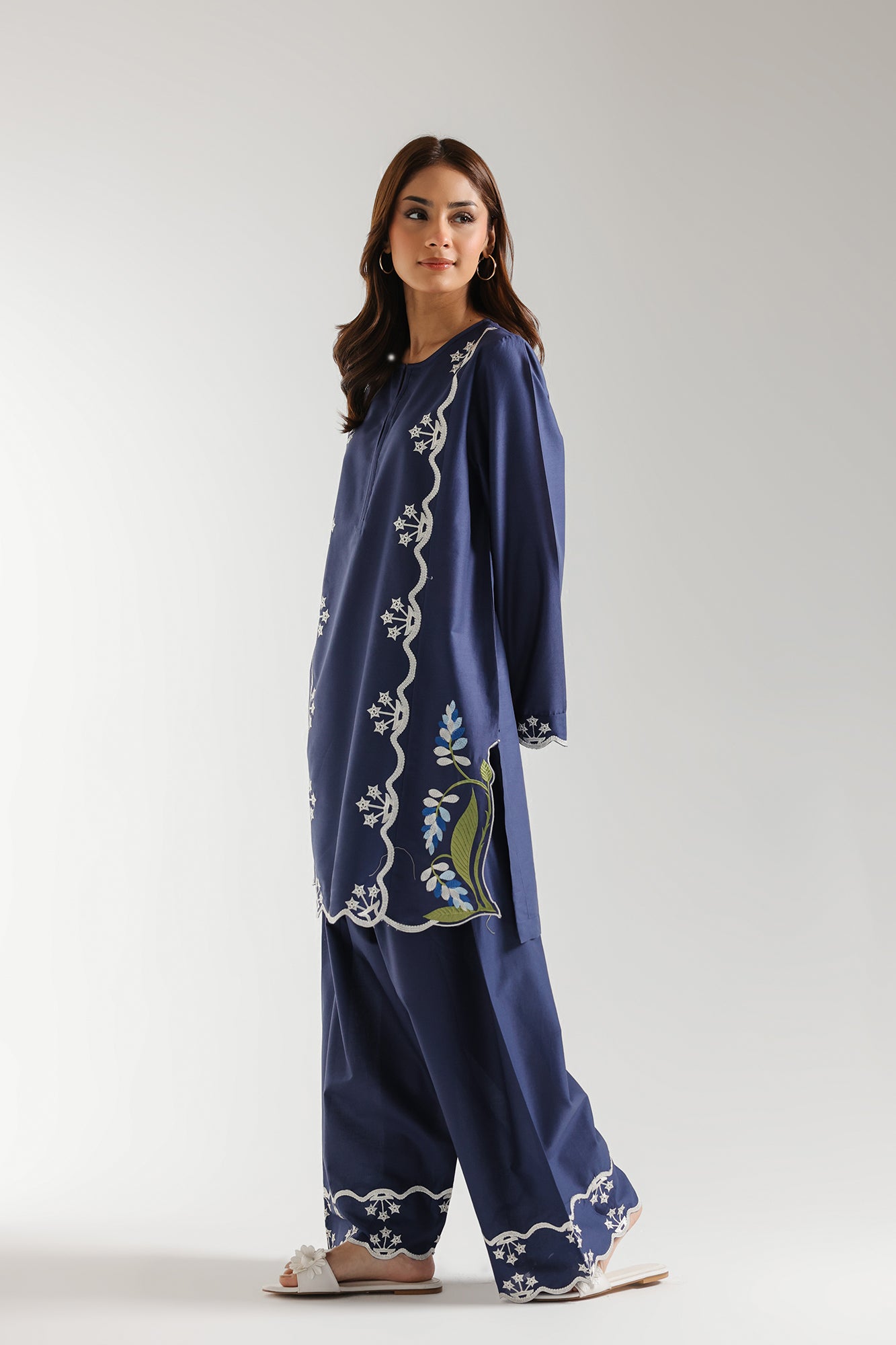 EMBROIDERED SUIT (E102/621/6114)