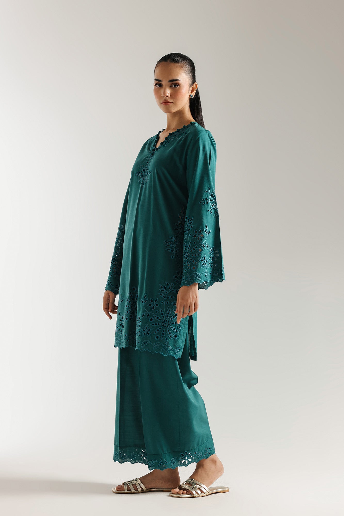 EMBROIDERED SUIT (E6146/102/715)
