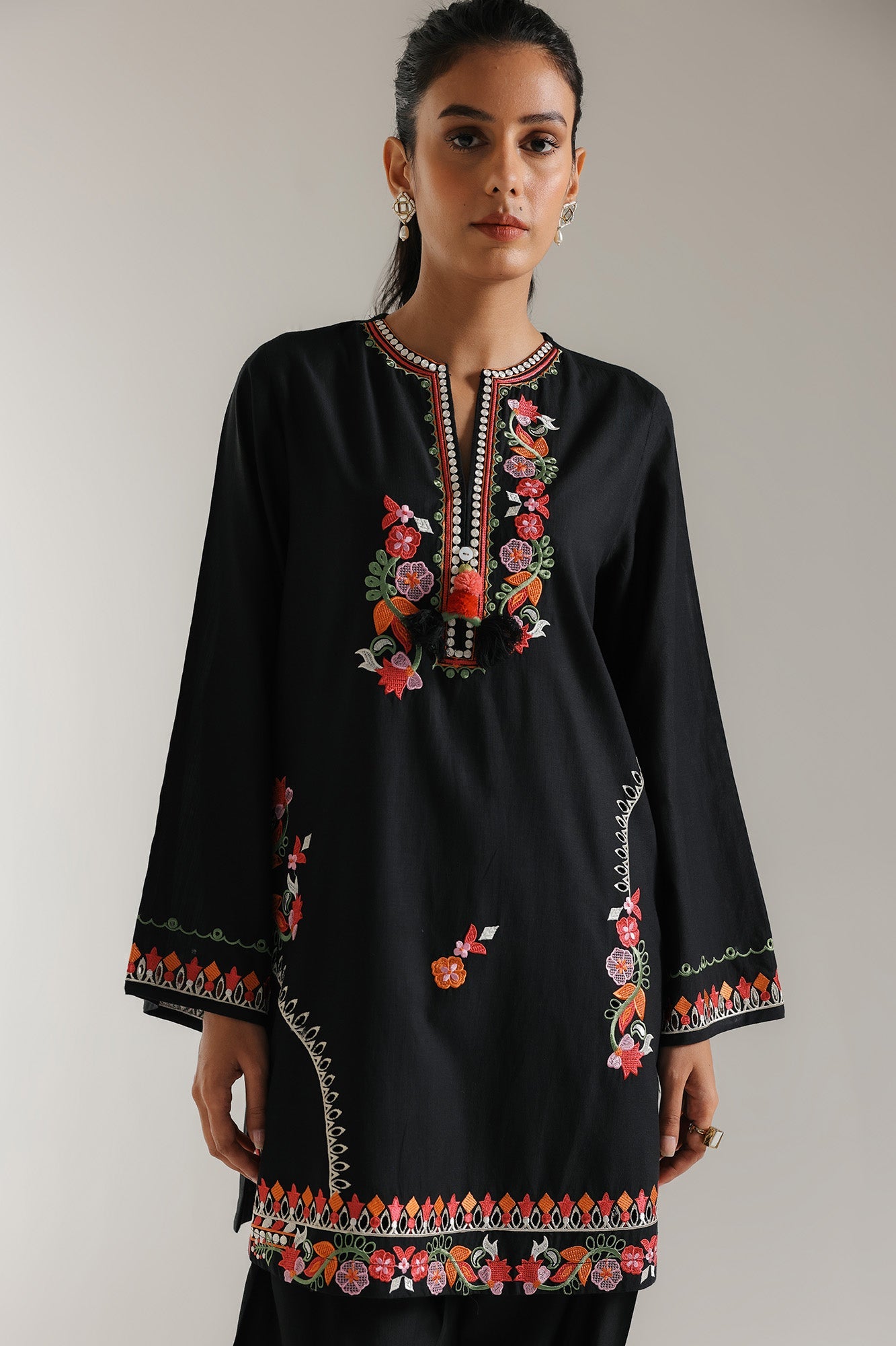 EMBROIDERED SUIT (E6147/102/901)
