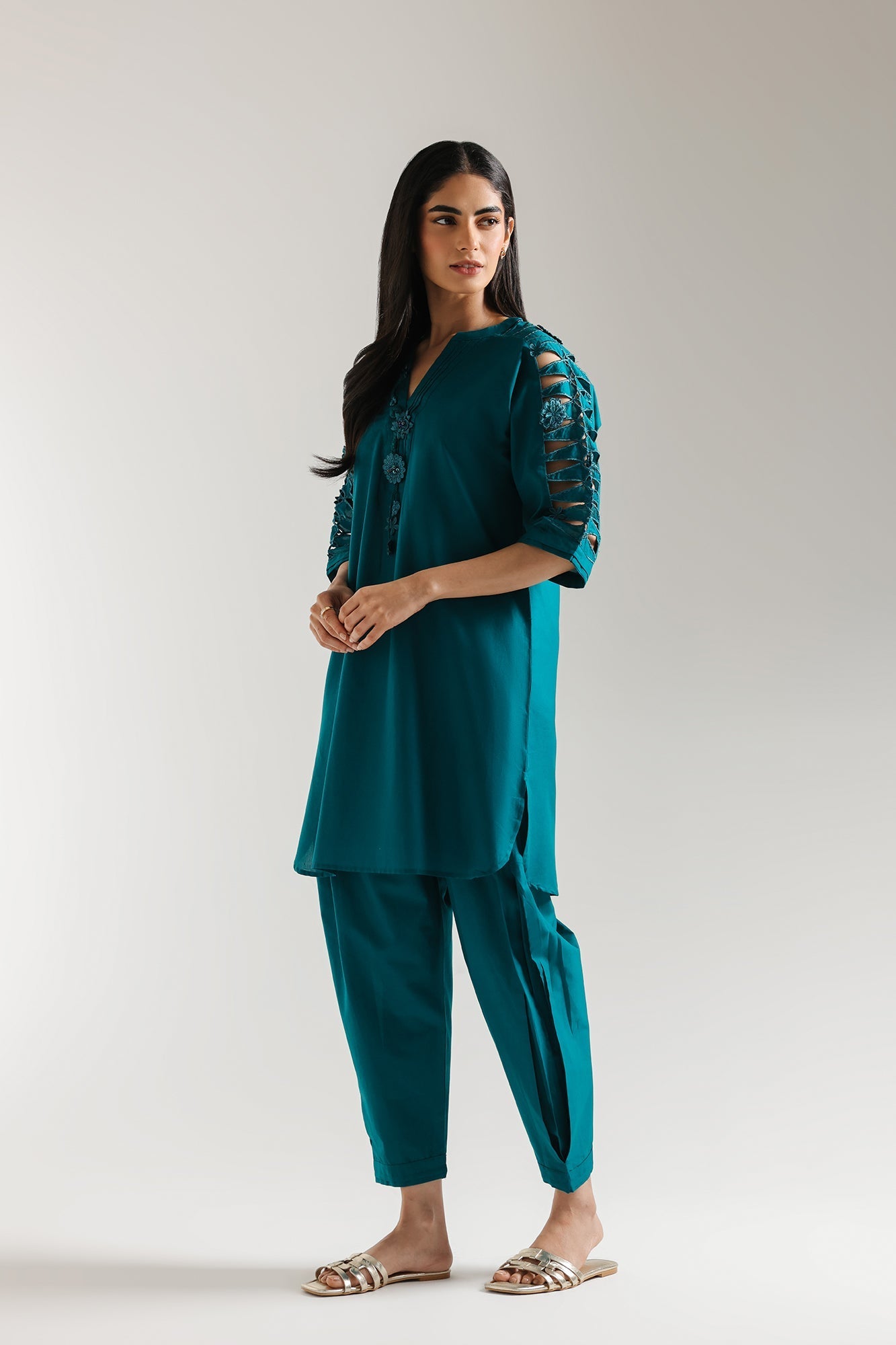 EMBROIDERED SUIT (E6151/102/711)