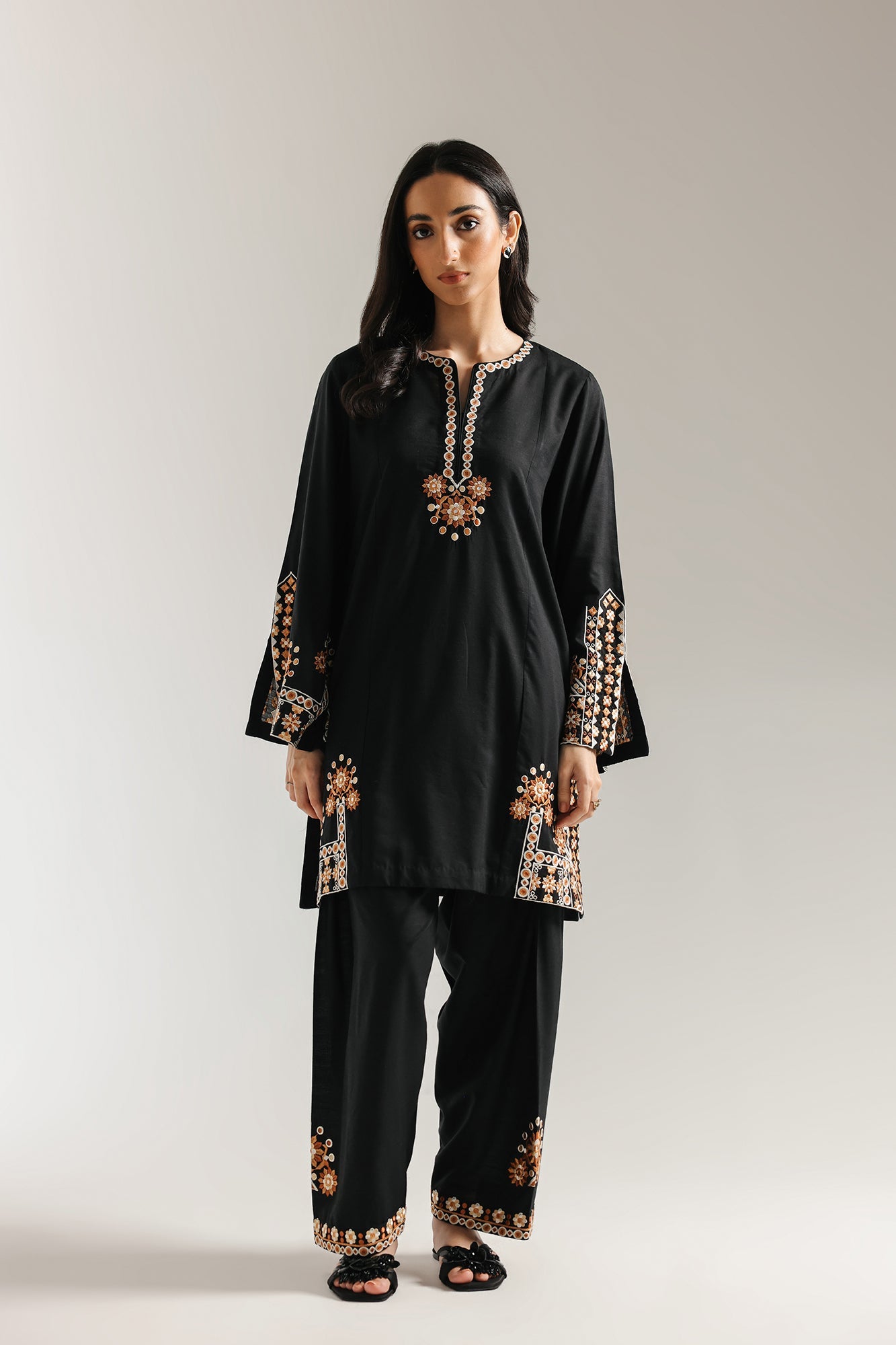 EMBROIDERED SUIT (E6187/102/902)