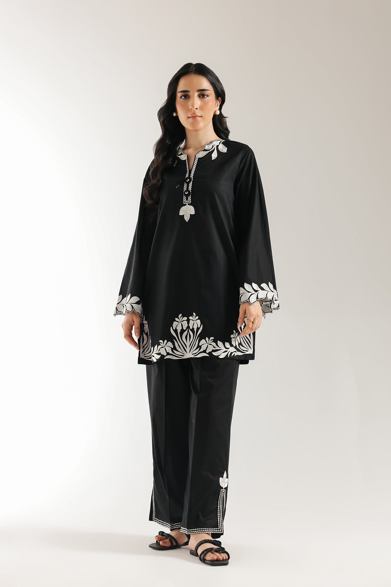 EMBROIDERED SUIT (E6233/102/902)