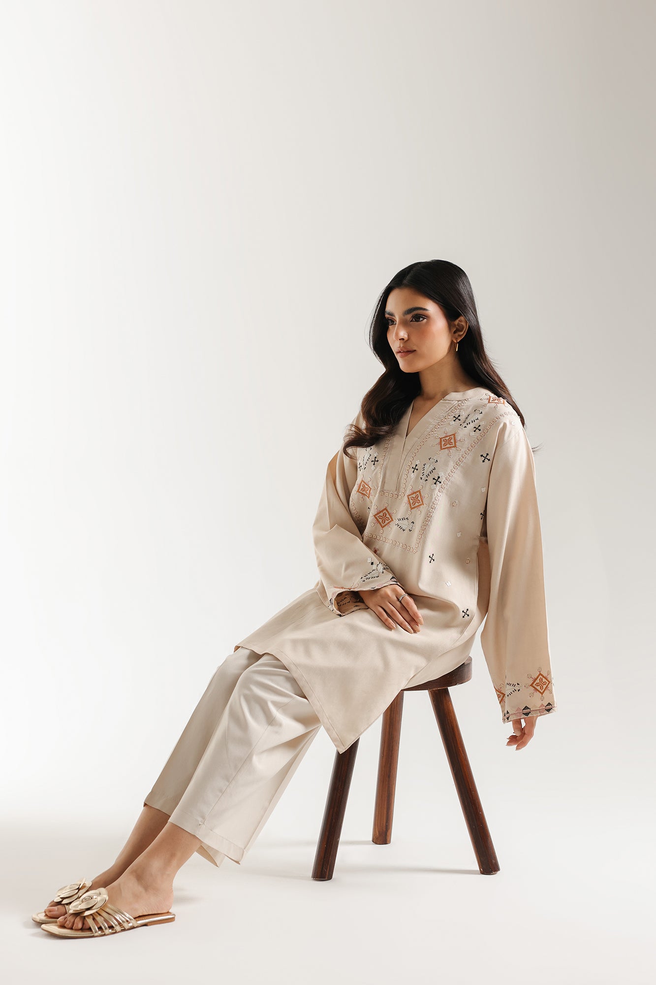 EMBROIDERED KURTI (E6662/102/004)