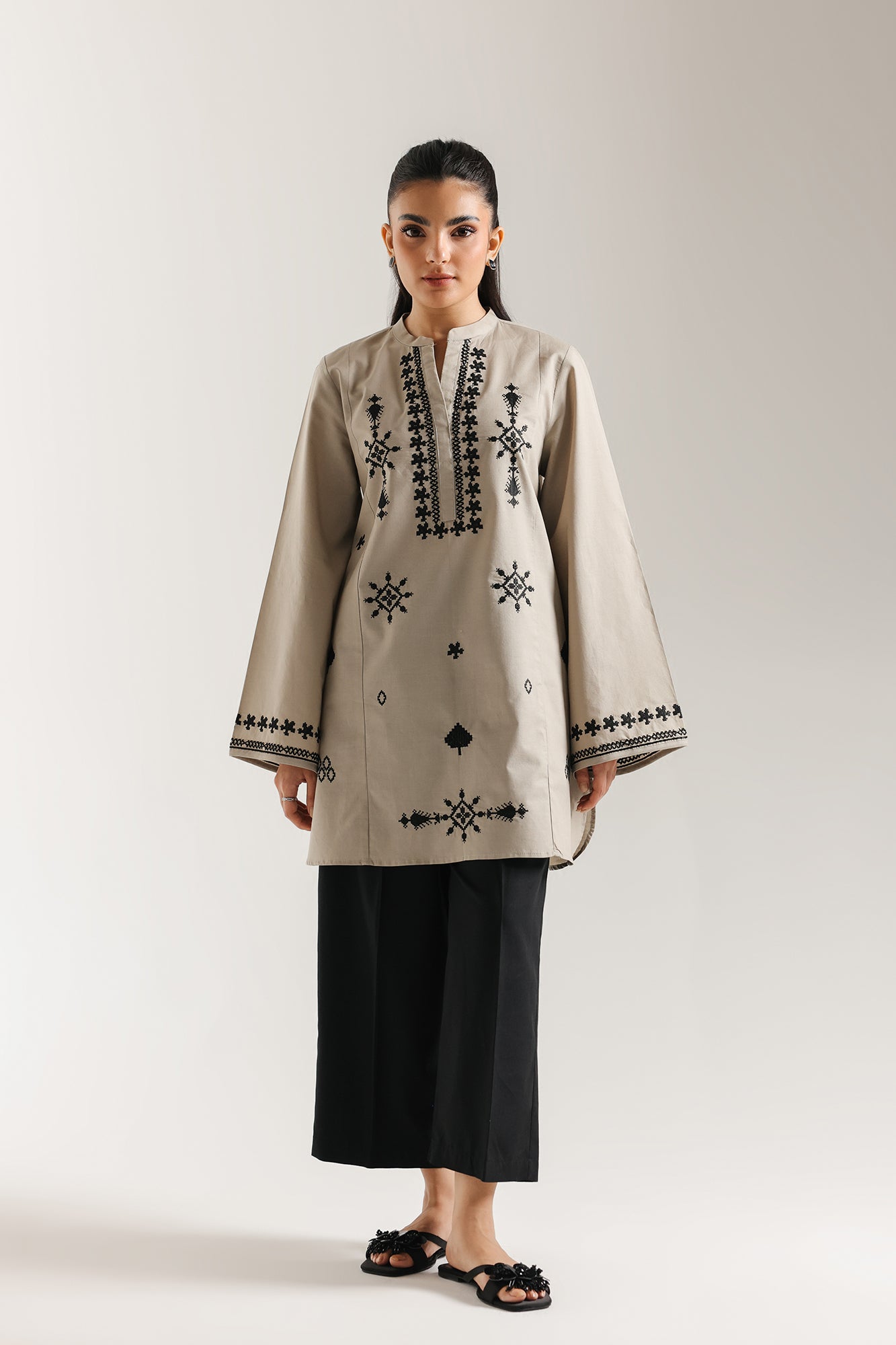 EMBROIDERED SHIRT (E6671/102/817)