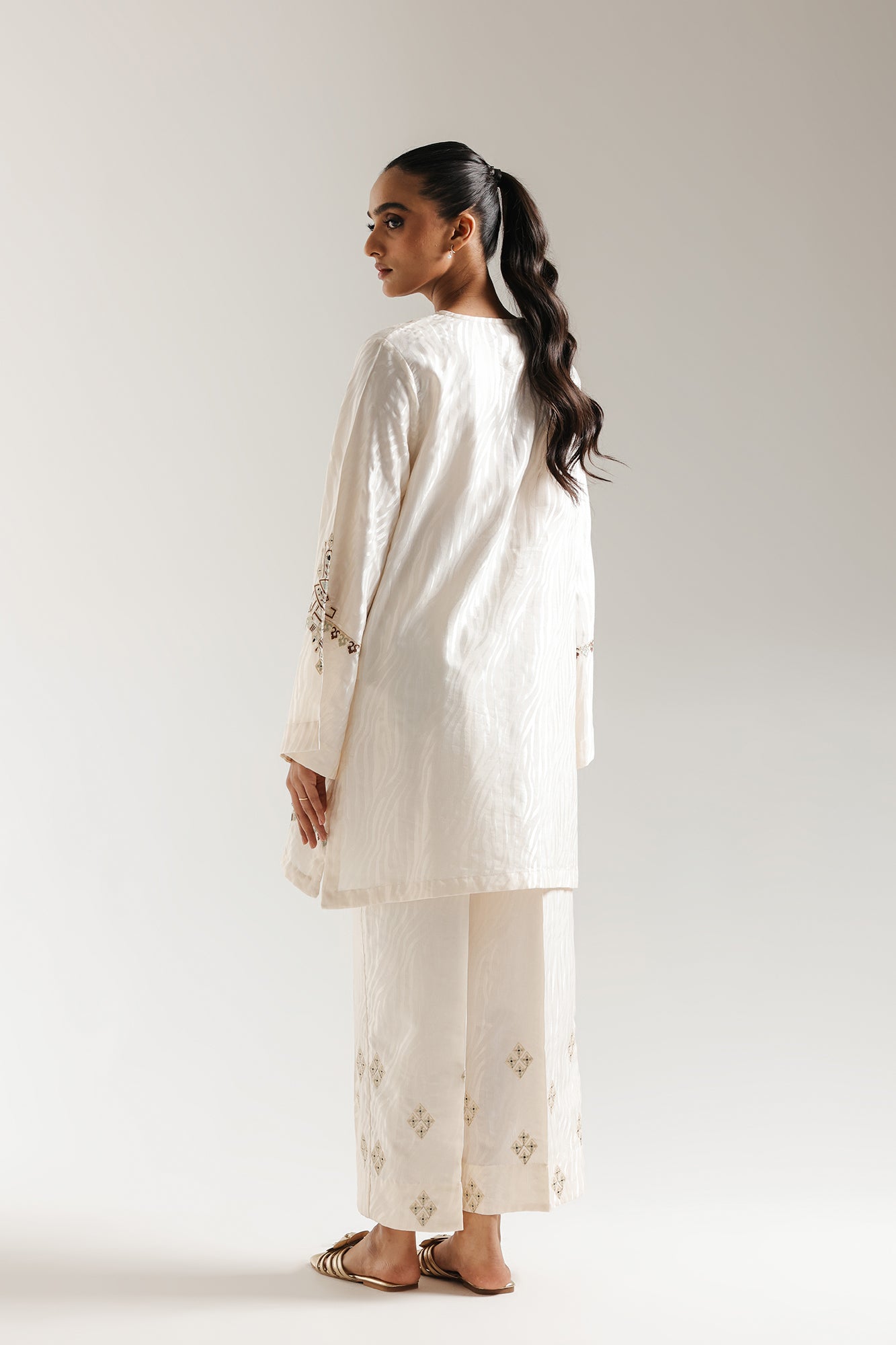 EMBROIDERED SUIT (E6951/102/002)