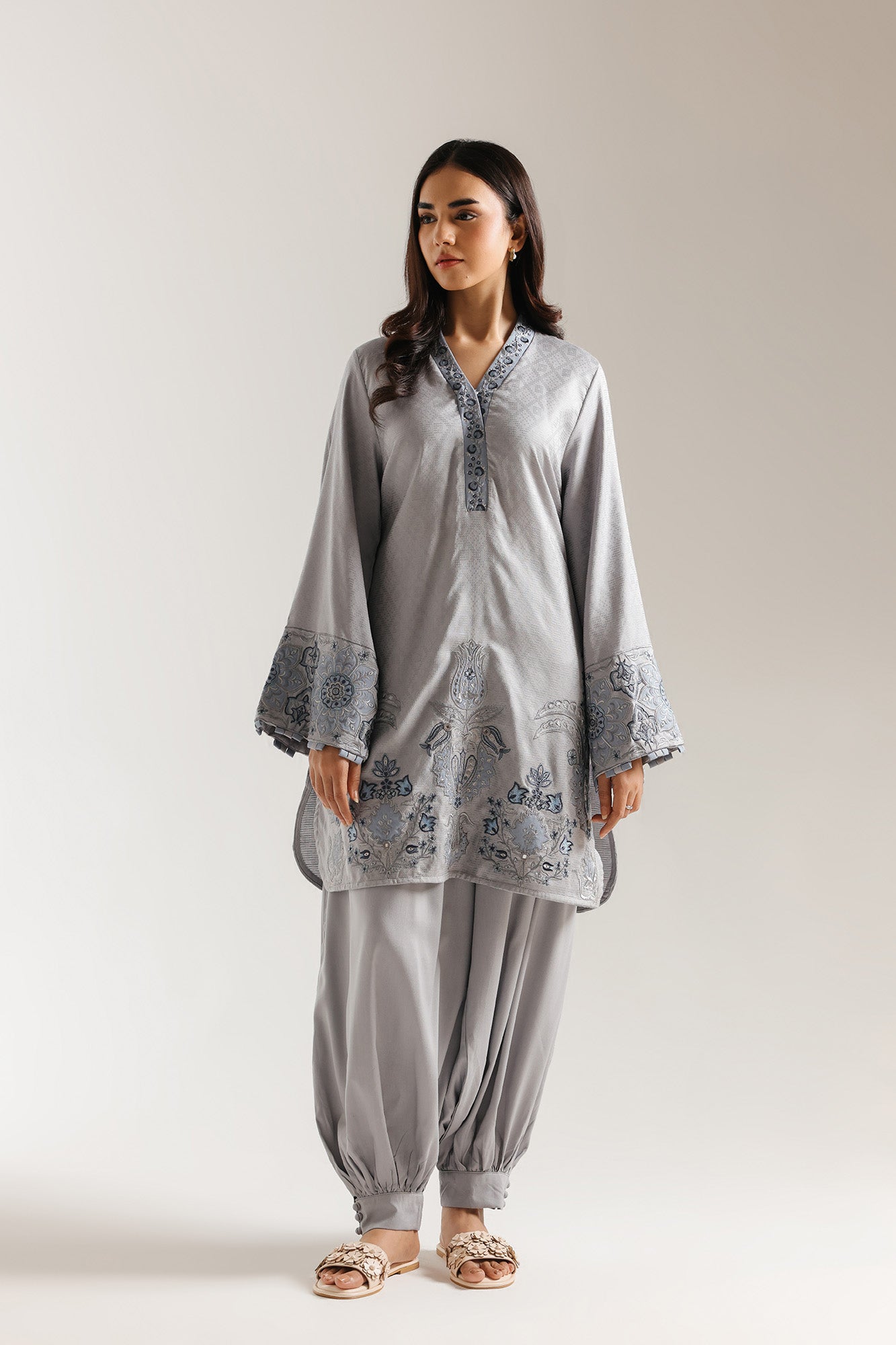 EMBROIDERED SUIT (E6966/102/909)