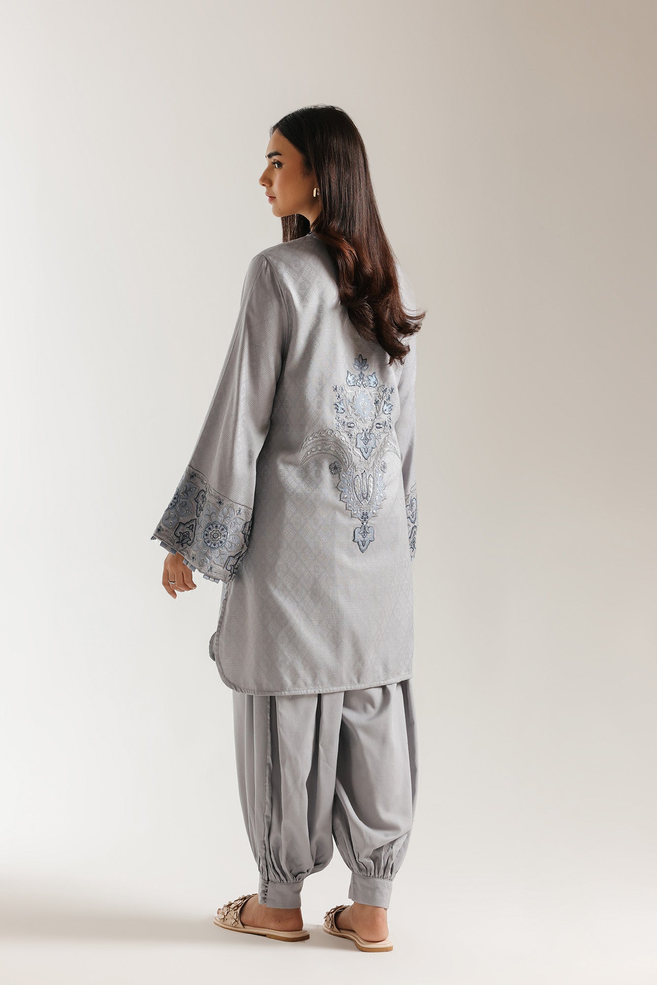 EMBROIDERED SUIT (E6966/102/909)