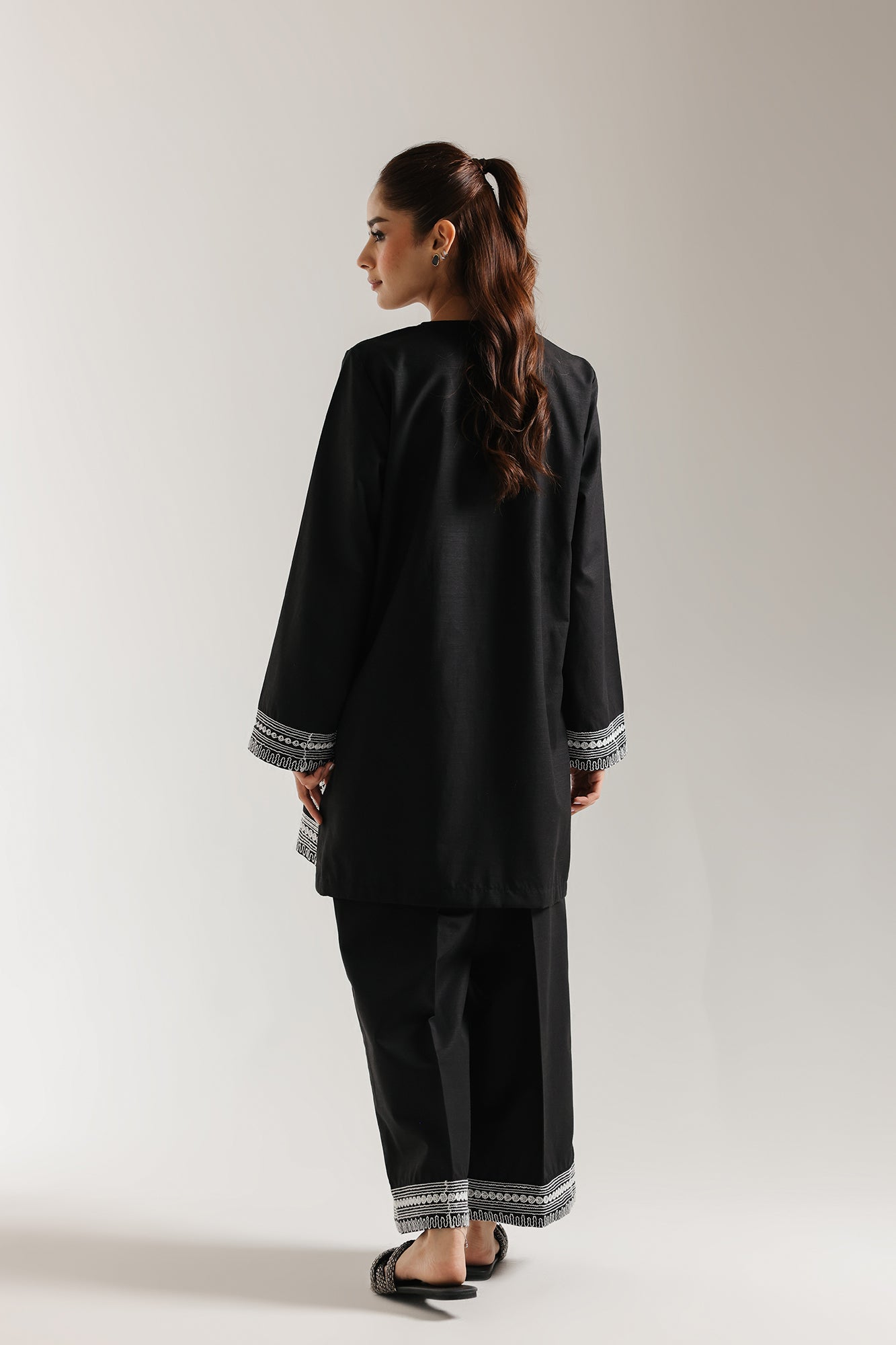 EMBROIDERED SUIT (E7032/102/902)