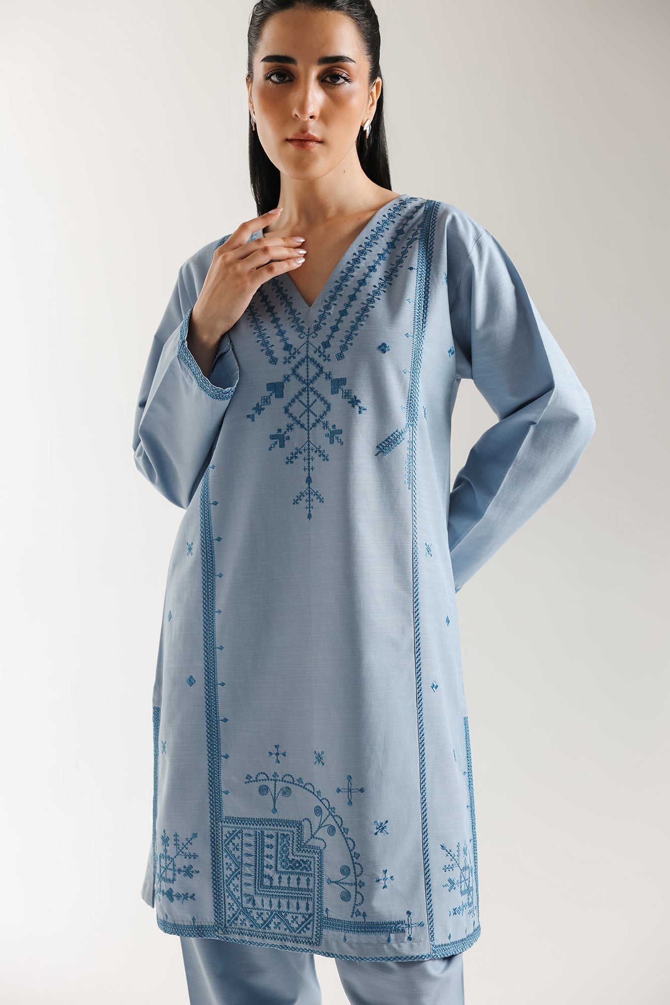 EMBROIDERED SUIT (E7034/102/609)