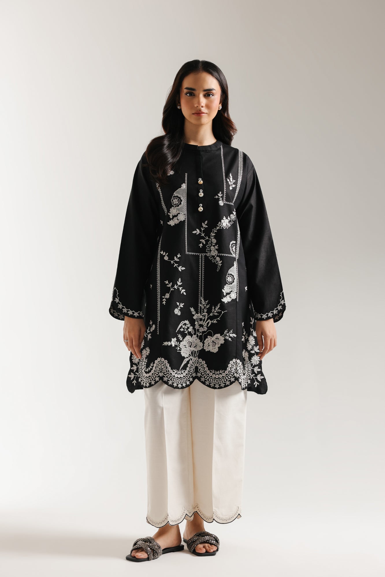 EMBROIDERED SUIT (E7035/102/902)