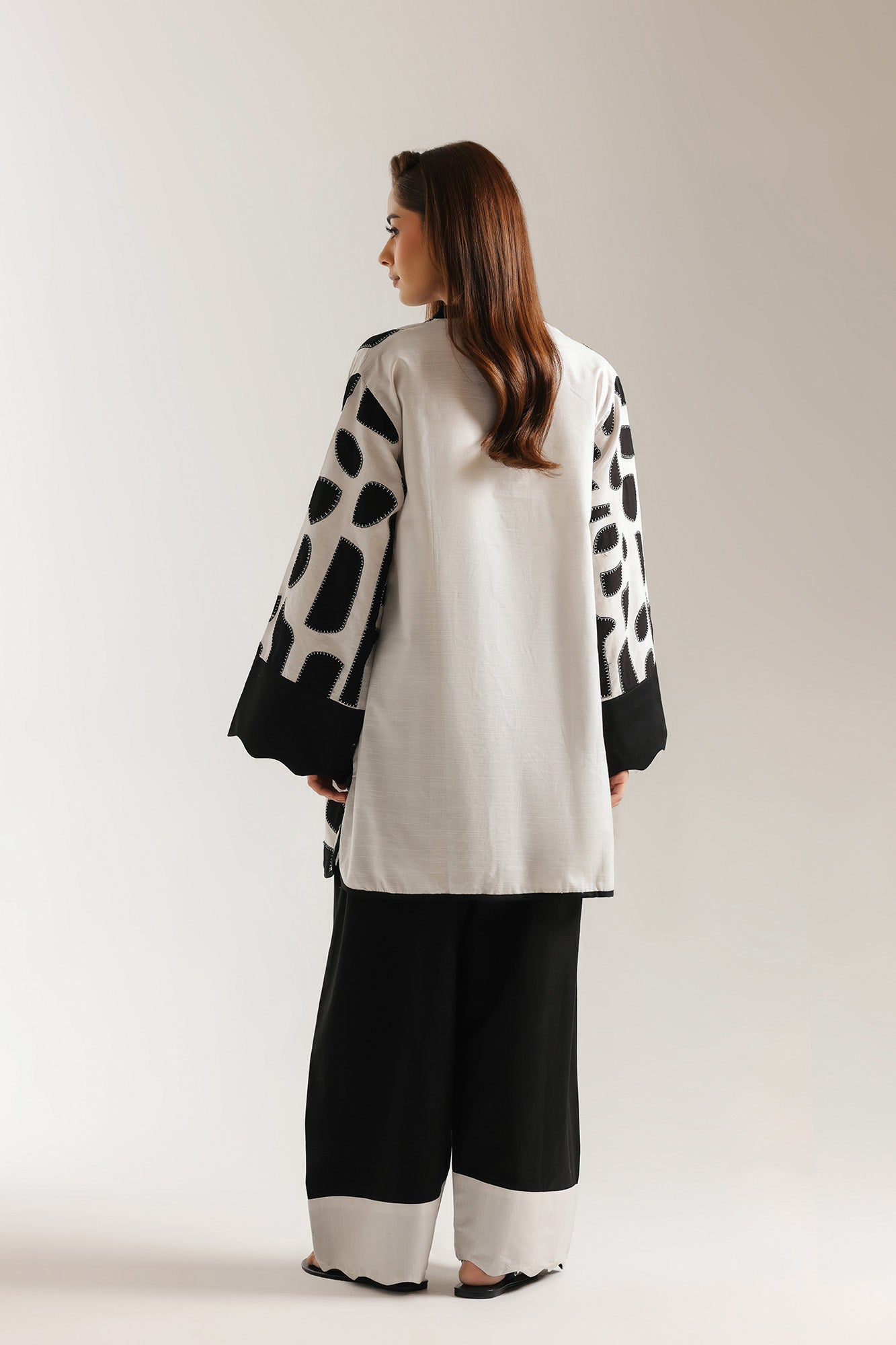 EMBROIDERED SUIT (E7036/102/001)