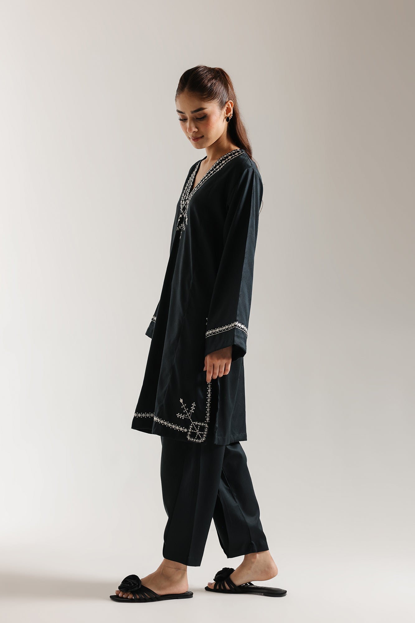 EMBROIDERED SUIT (E7234/102/902)