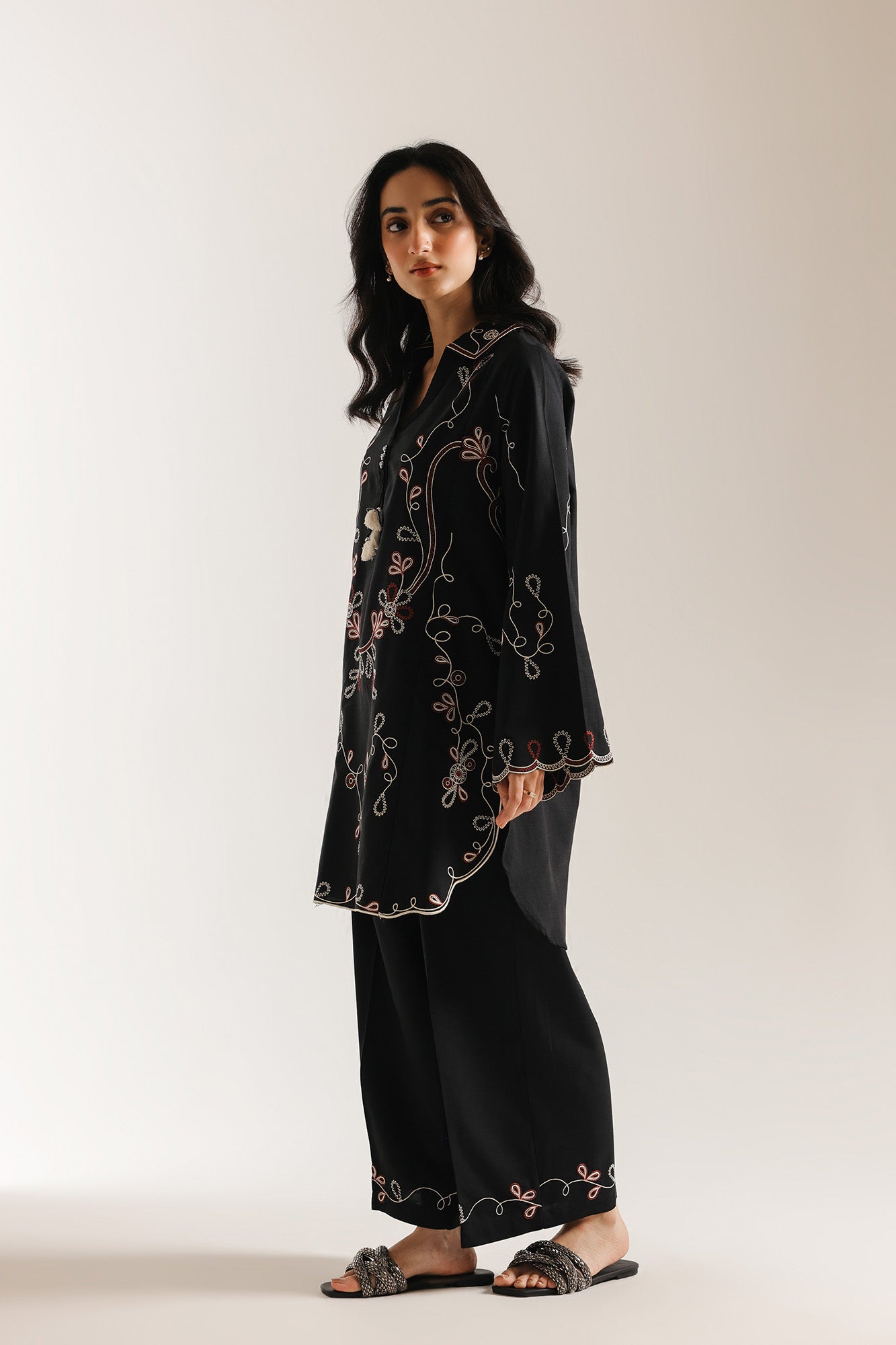 EMBROIDERED SUIT (E7251/102/902)