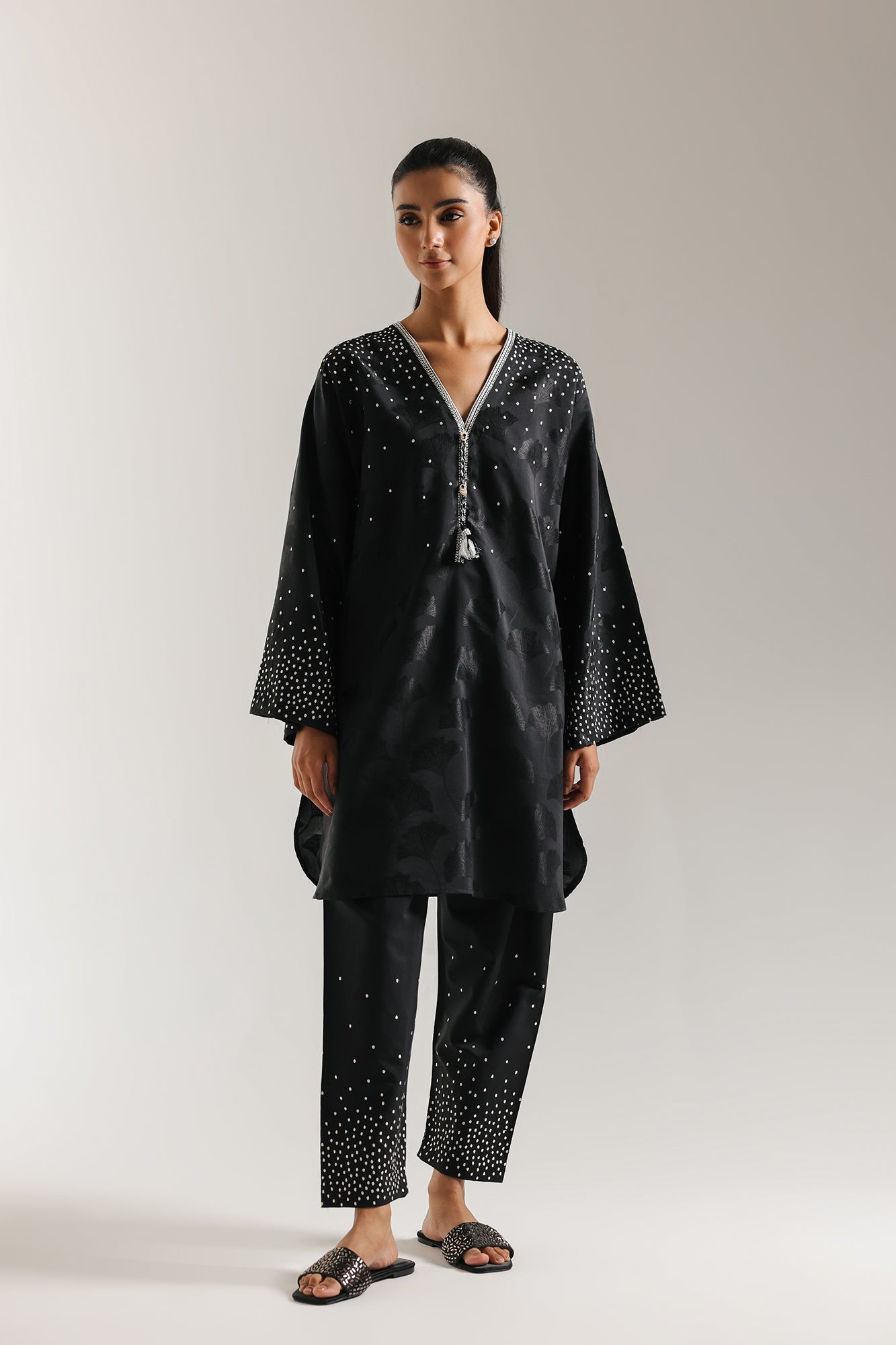 EMBROIDERED SUIT (E7255/102/902)