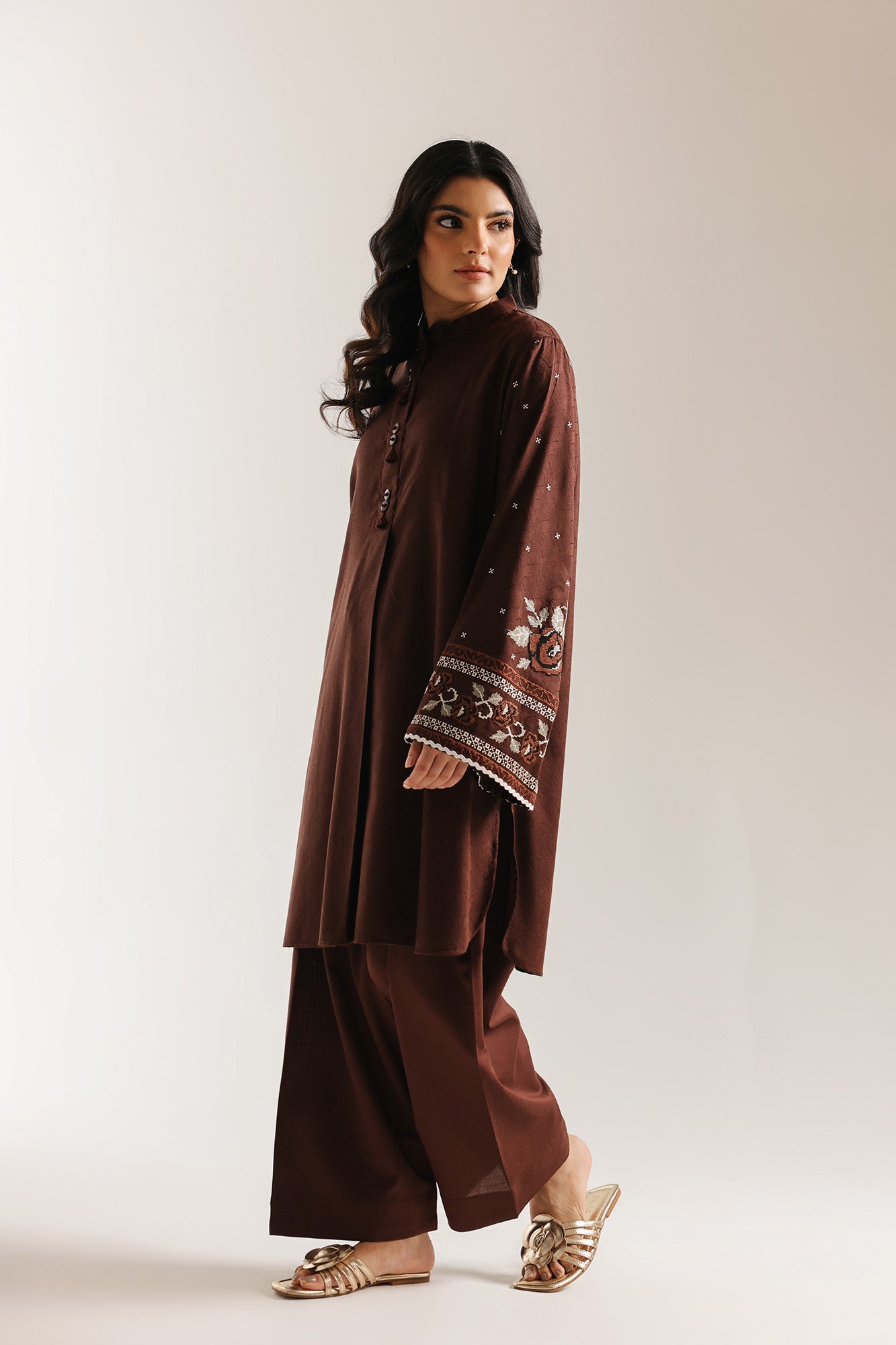 EMBROIDERED SUIT (E7257/102/317)