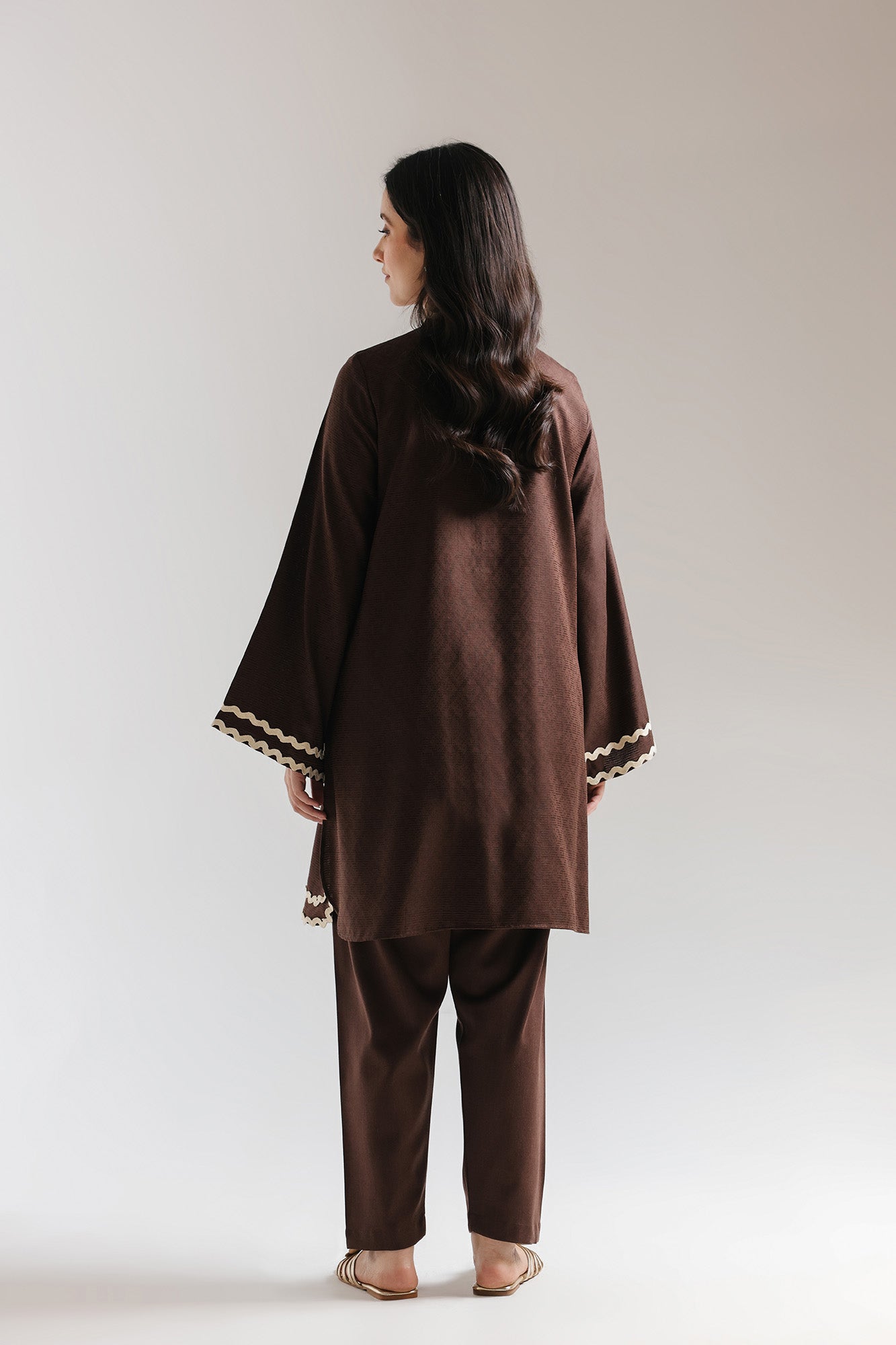 EMBROIDERED SUIT (E7258/102/317)