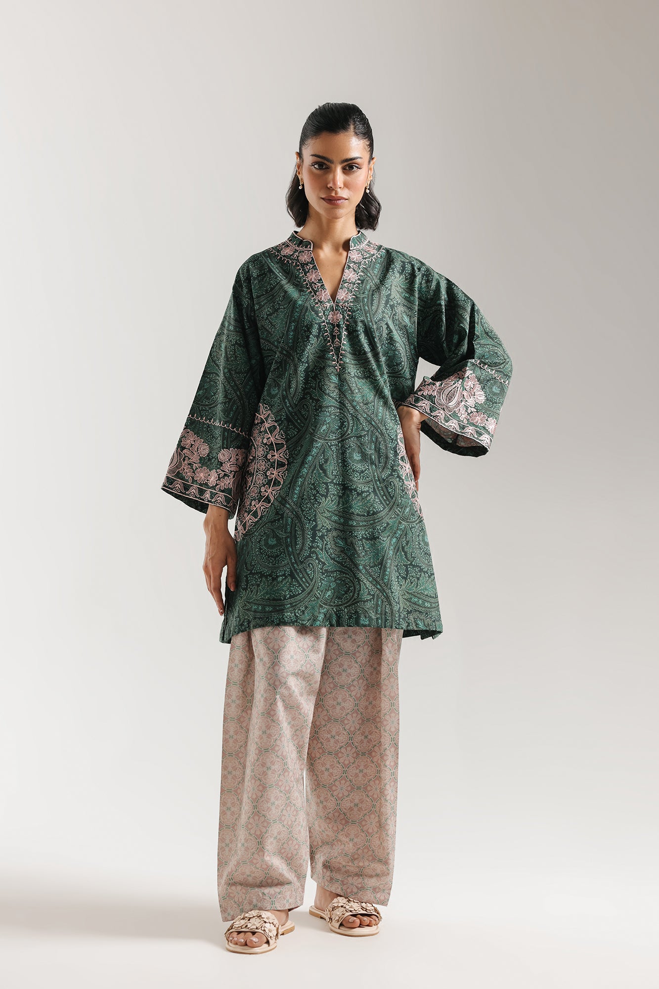 EMBROIDERED SUIT (E7530/102/707)