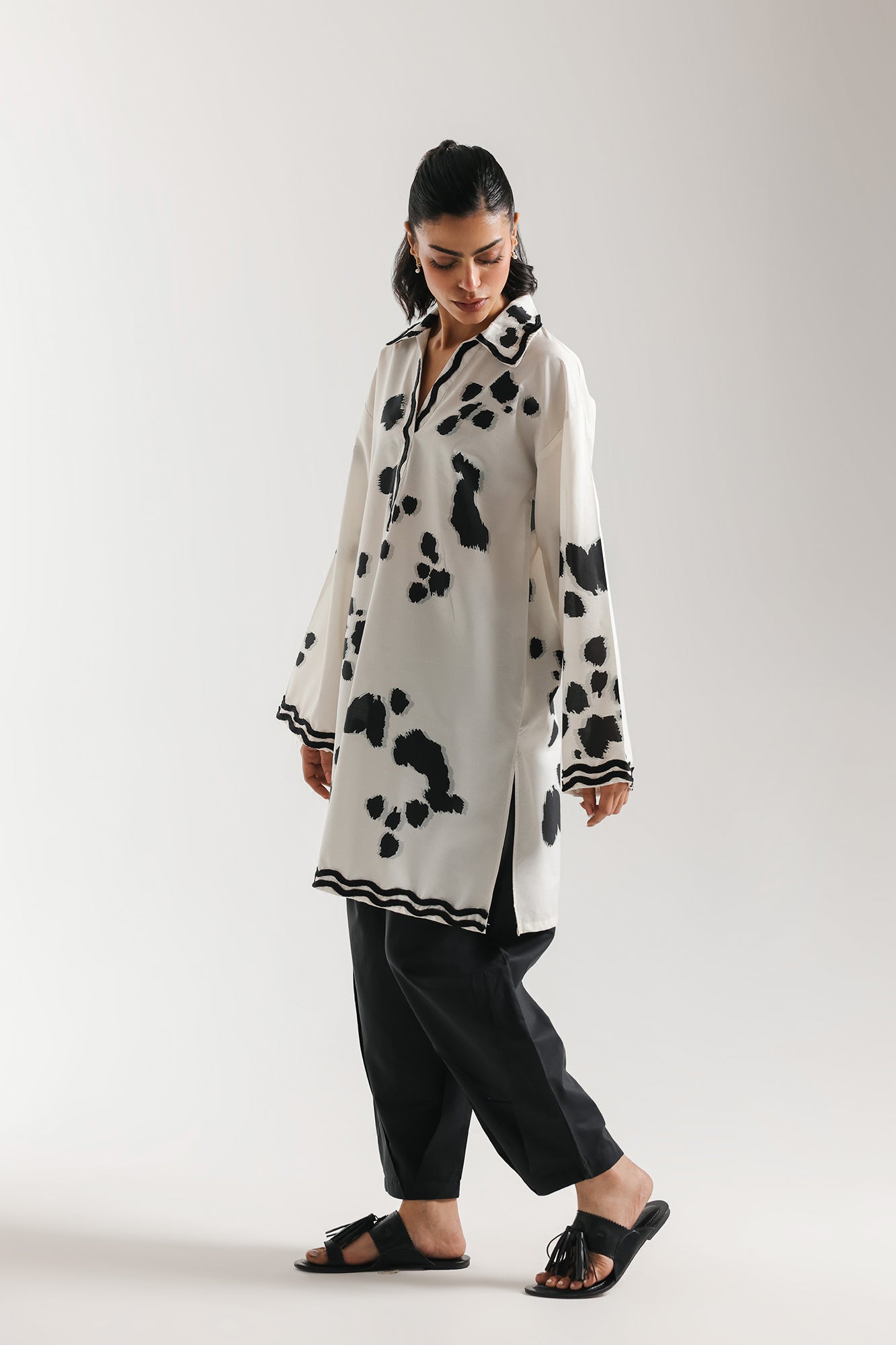 EMBROIDERED SUIT (E7534/102/002)