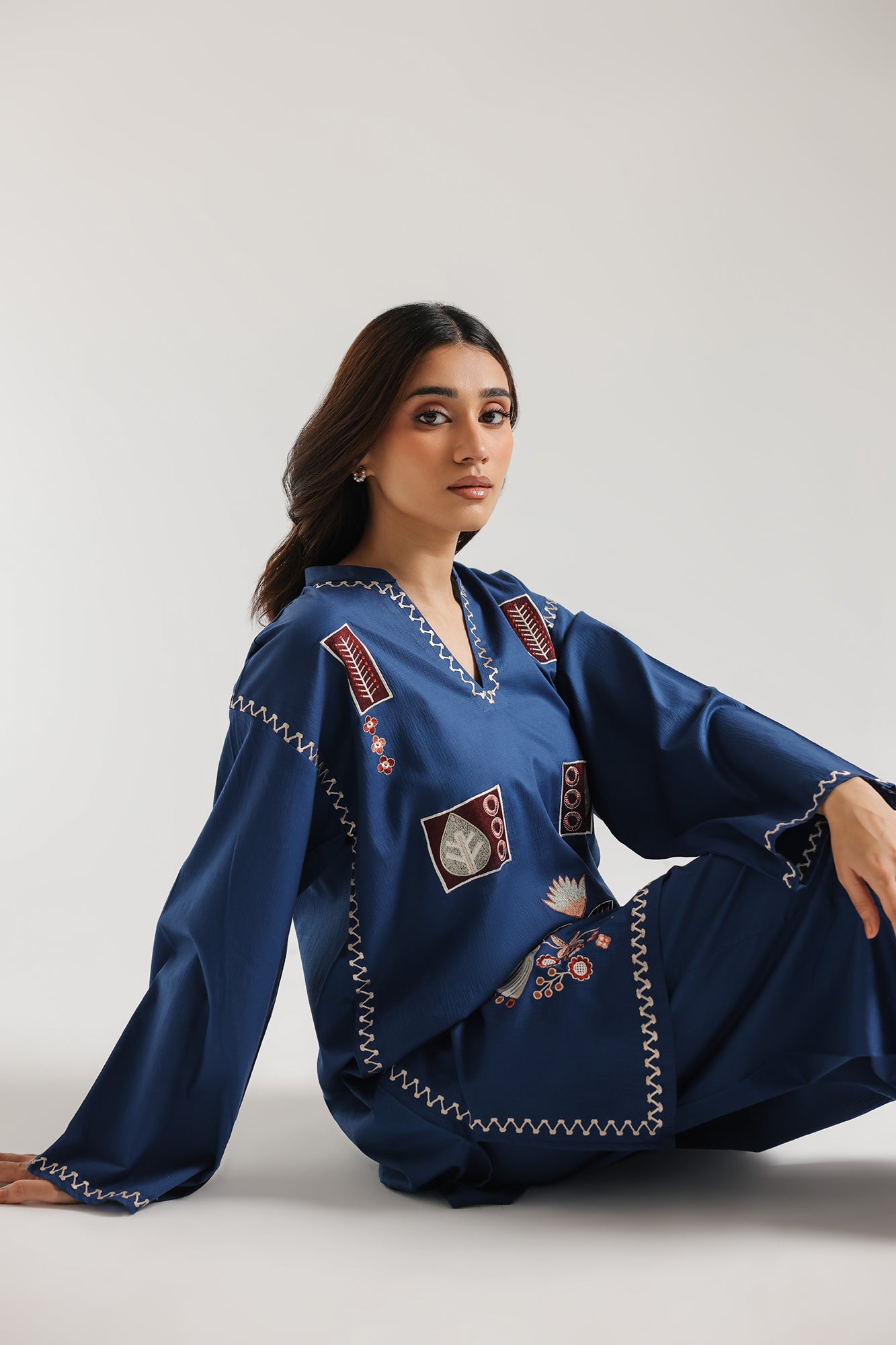 EMBROIDERED SUIT (E7552/102/627)